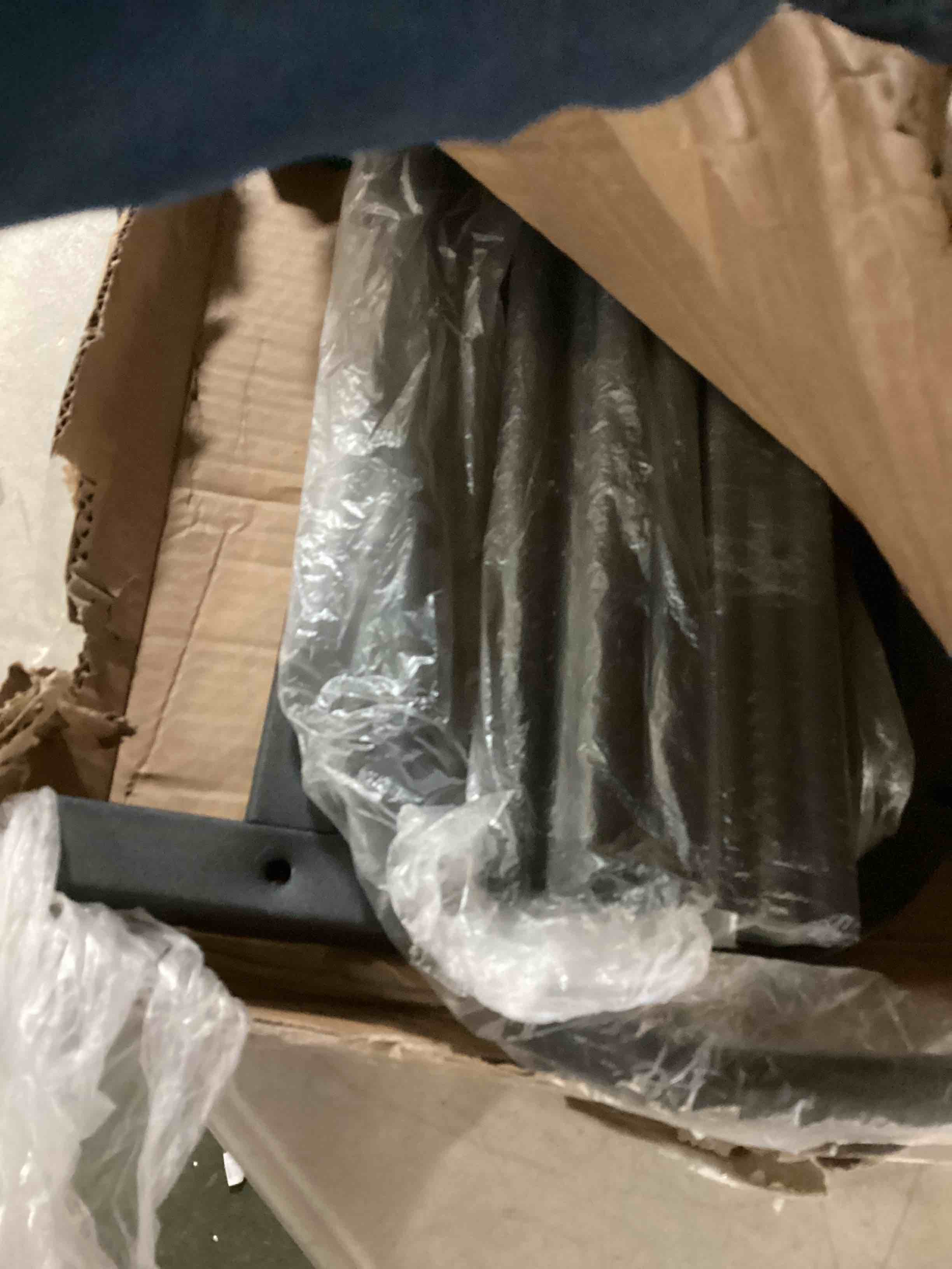https://s3.amazonaws.com/lotting-images-prod/bidfta/RED4970914_1702412960069.jpeg