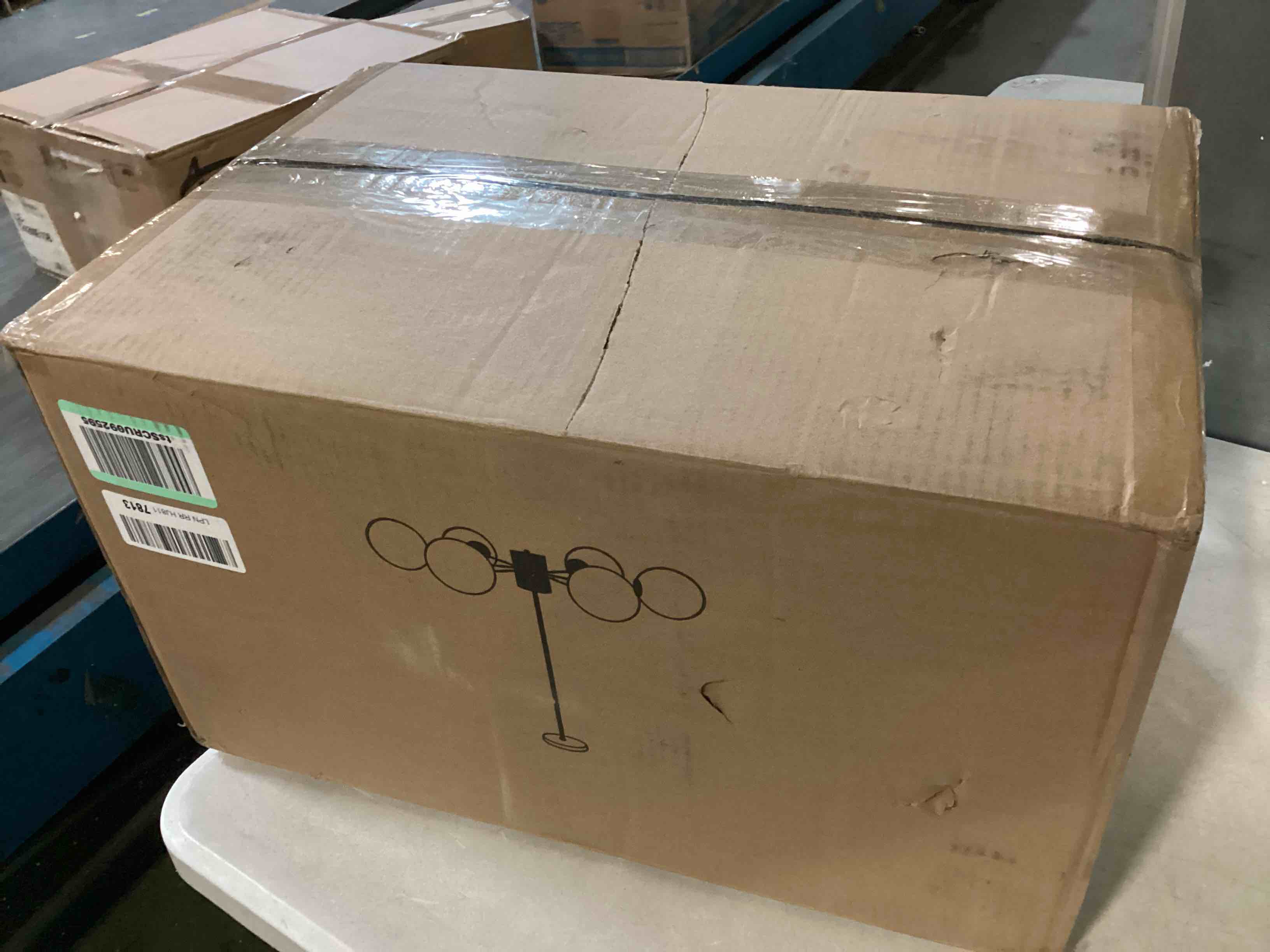 https://s3.amazonaws.com/lotting-images-prod/bidfta/RED4971153_1702557807147.jpeg