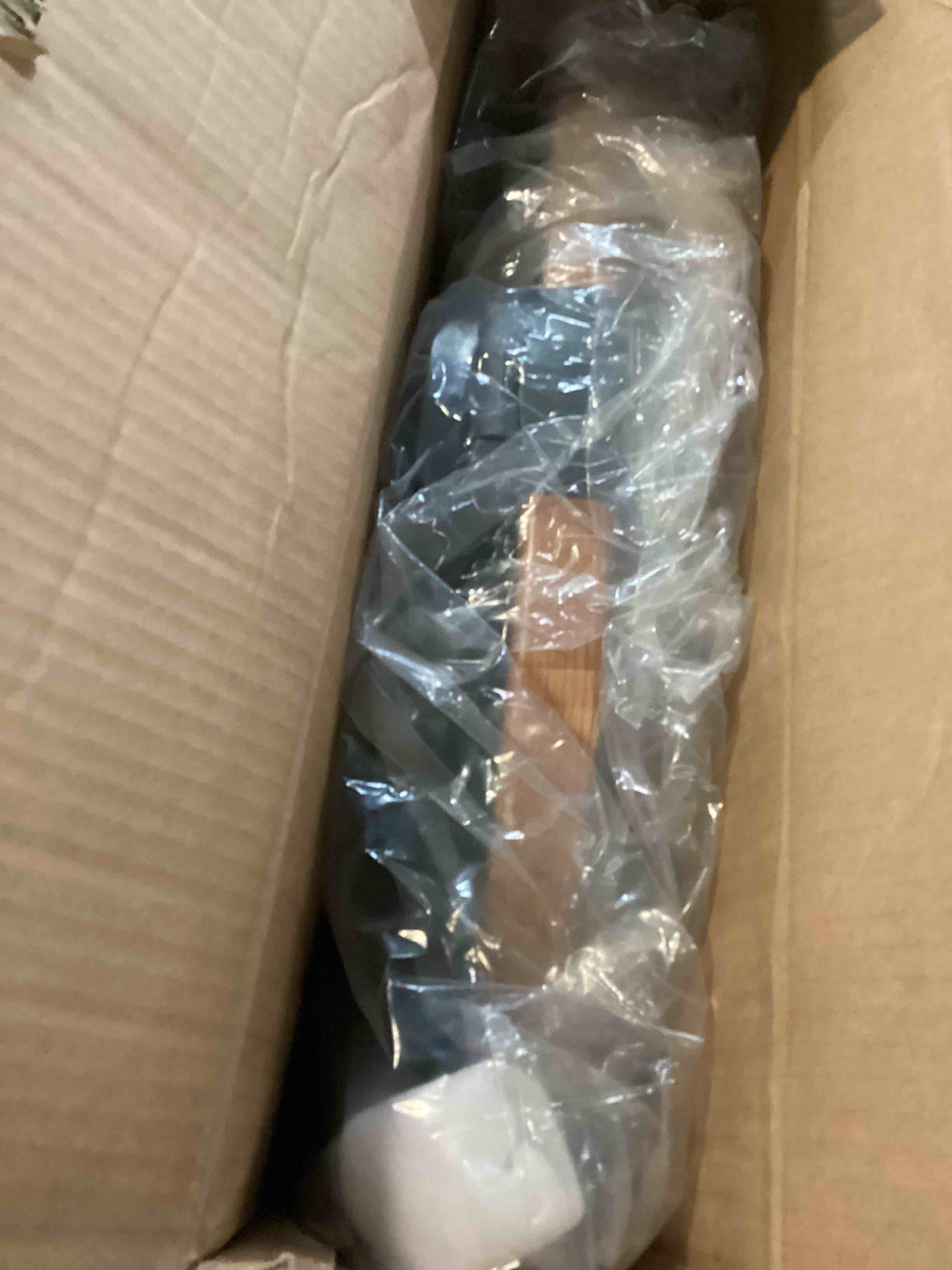 https://s3.amazonaws.com/lotting-images-prod/bidfta/RED4971221_1702567567180.jpeg