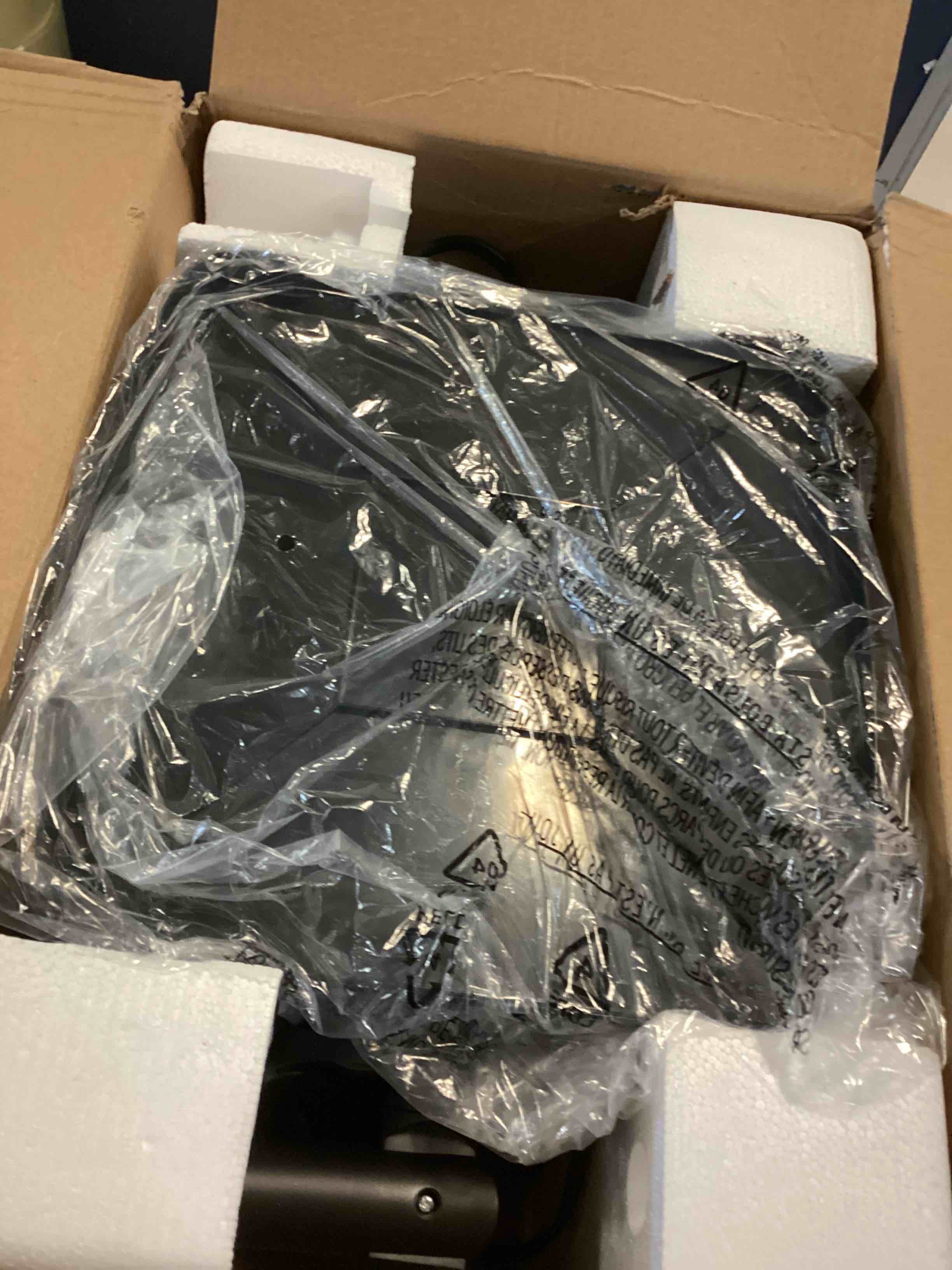 https://s3.amazonaws.com/lotting-images-prod/bidfta/RED4971439_1702650753583.jpeg