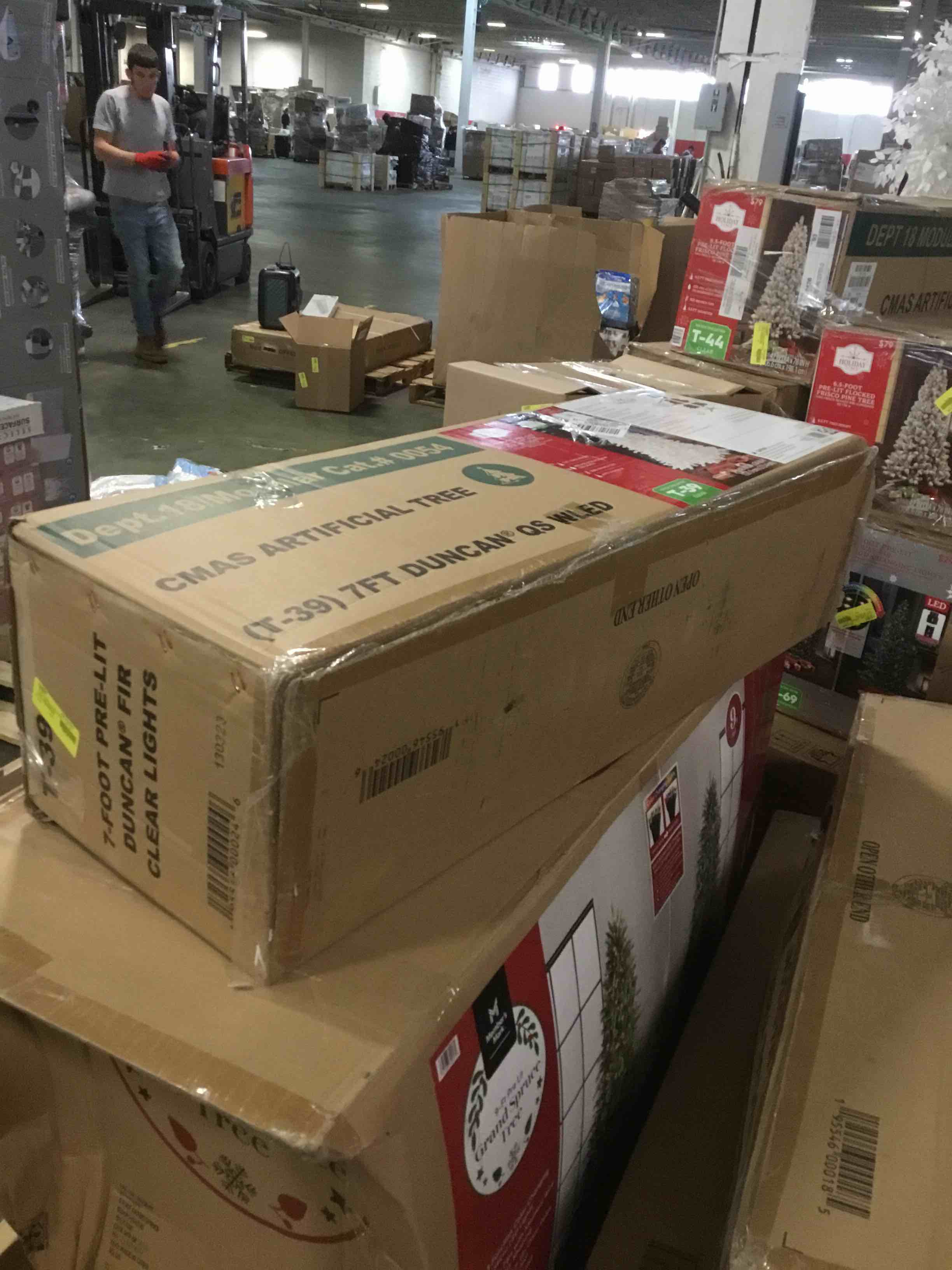 https://s3.amazonaws.com/lotting-images-prod/bidfta/RED4972020_1702059498477.jpeg