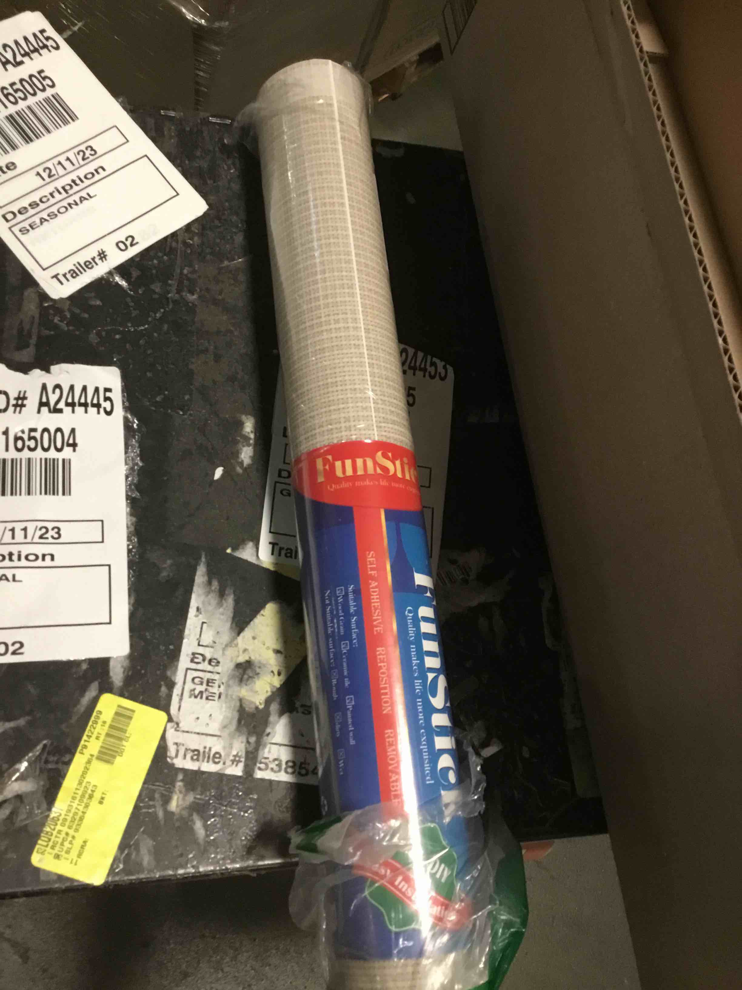 https://s3.amazonaws.com/lotting-images-prod/bidfta/RED4972397_1702560704617.jpeg