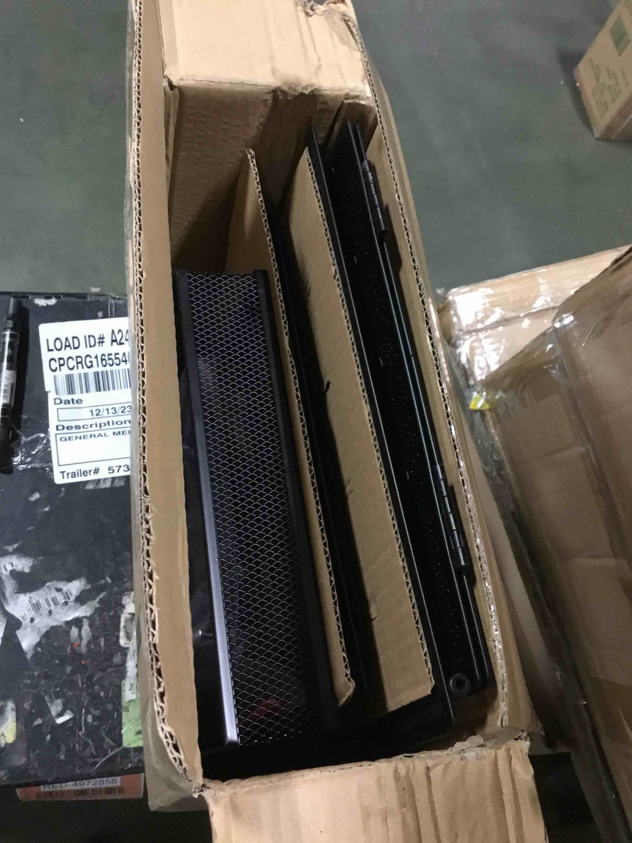 https://s3.amazonaws.com/lotting-images-prod/bidfta/RED4972854_1702989301535.jpeg