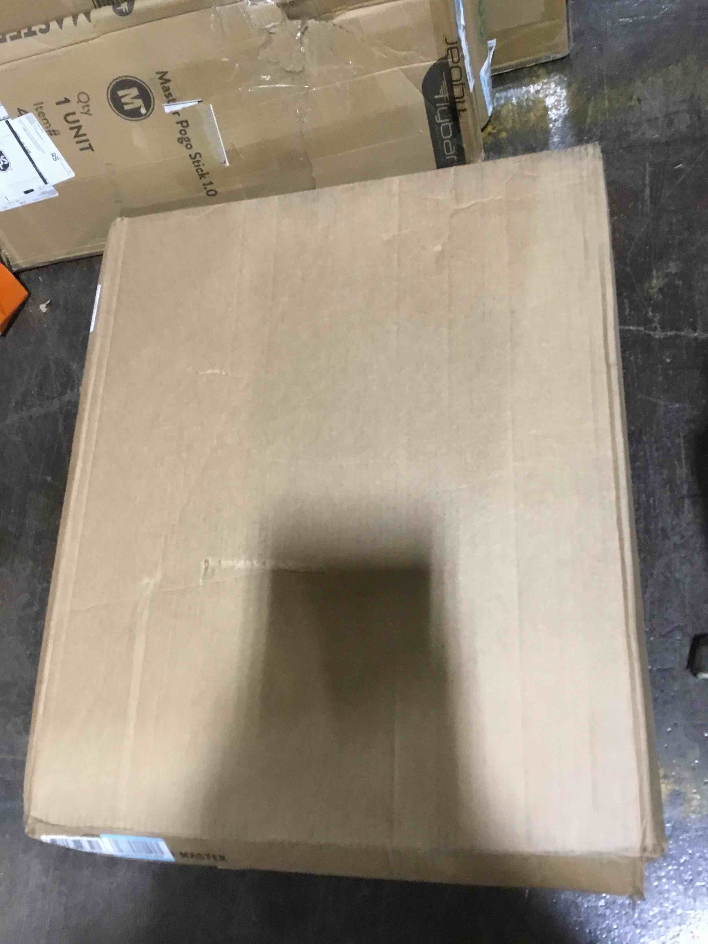 https://s3.amazonaws.com/lotting-images-prod/bidfta/RED4973691_1706286085073.jpeg