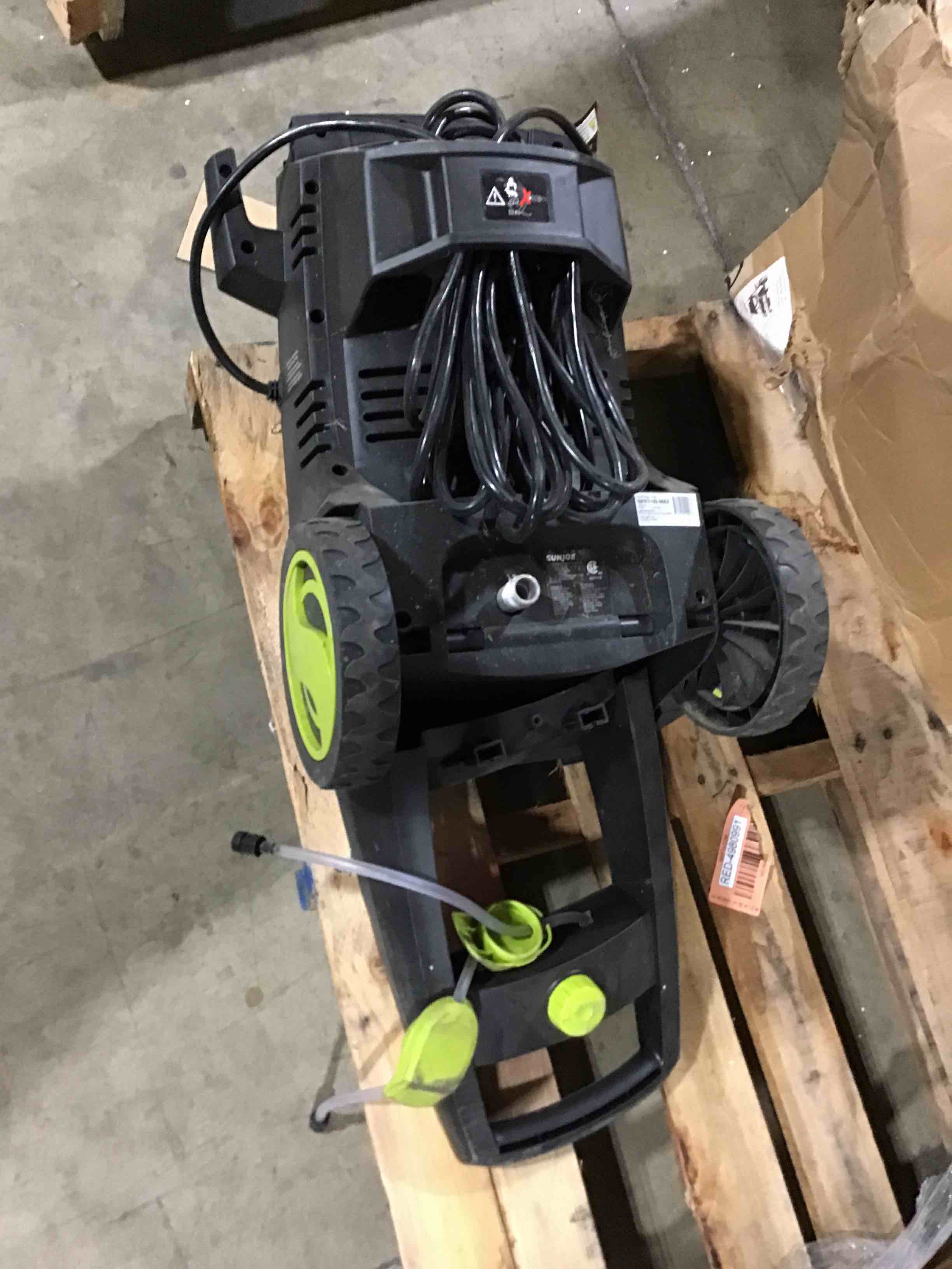 https://s3.amazonaws.com/lotting-images-prod/bidfta/RED4981210_1693590606962.jpeg