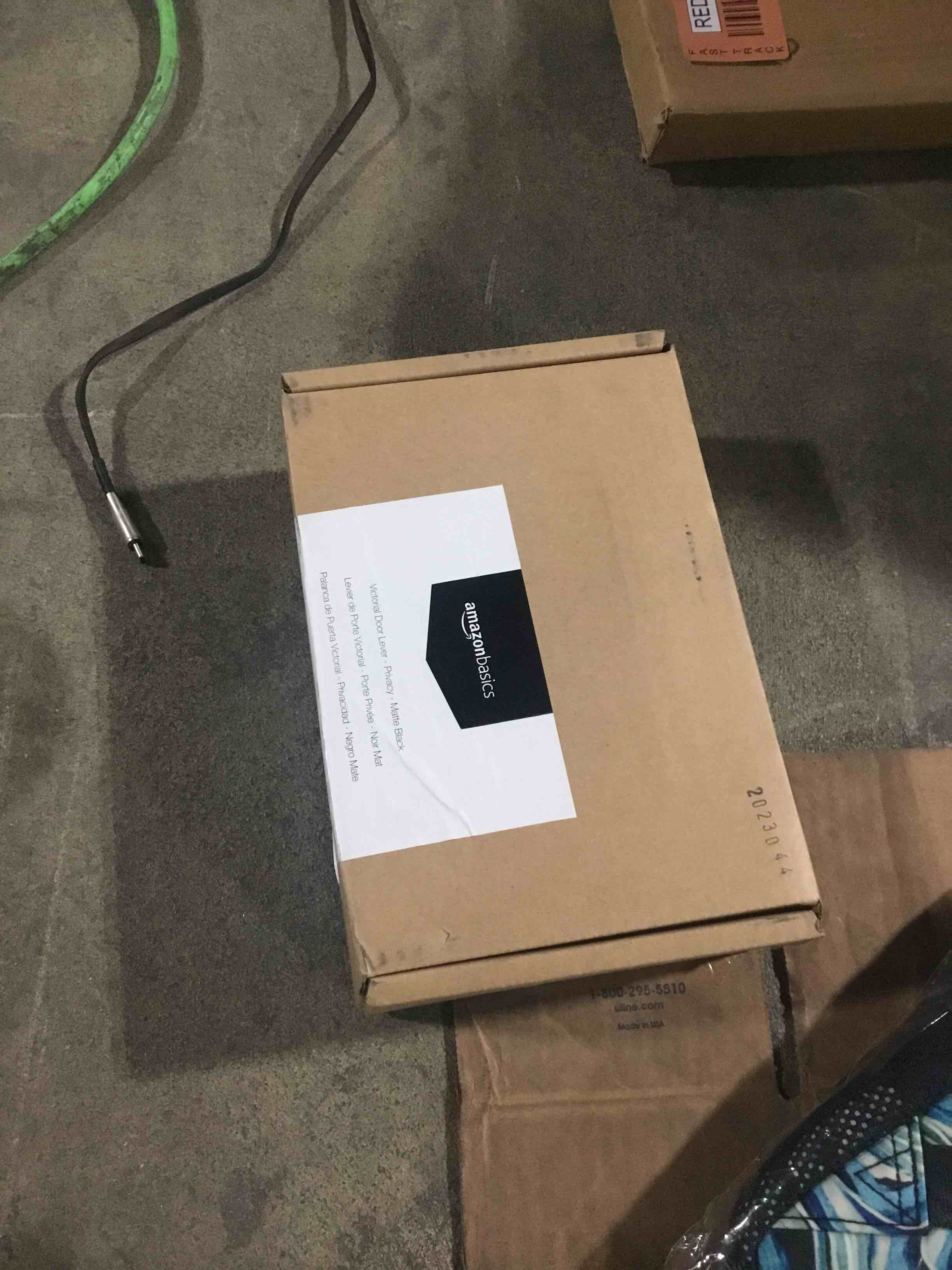 https://s3.amazonaws.com/lotting-images-prod/bidfta/RED4984518_1698676153241.jpeg