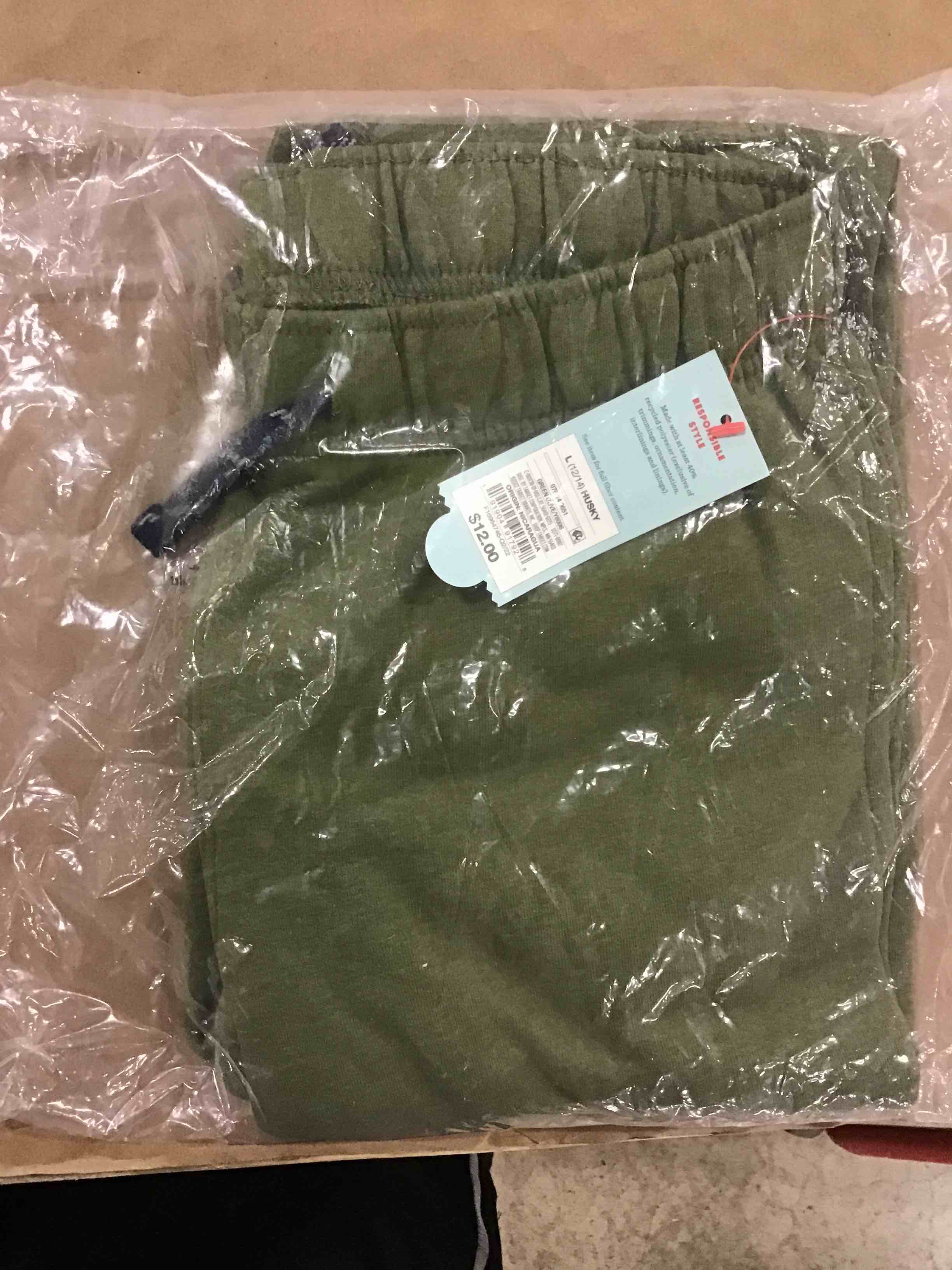 https://s3.amazonaws.com/lotting-images-prod/bidfta/RED4987350_1690999937974.jpeg