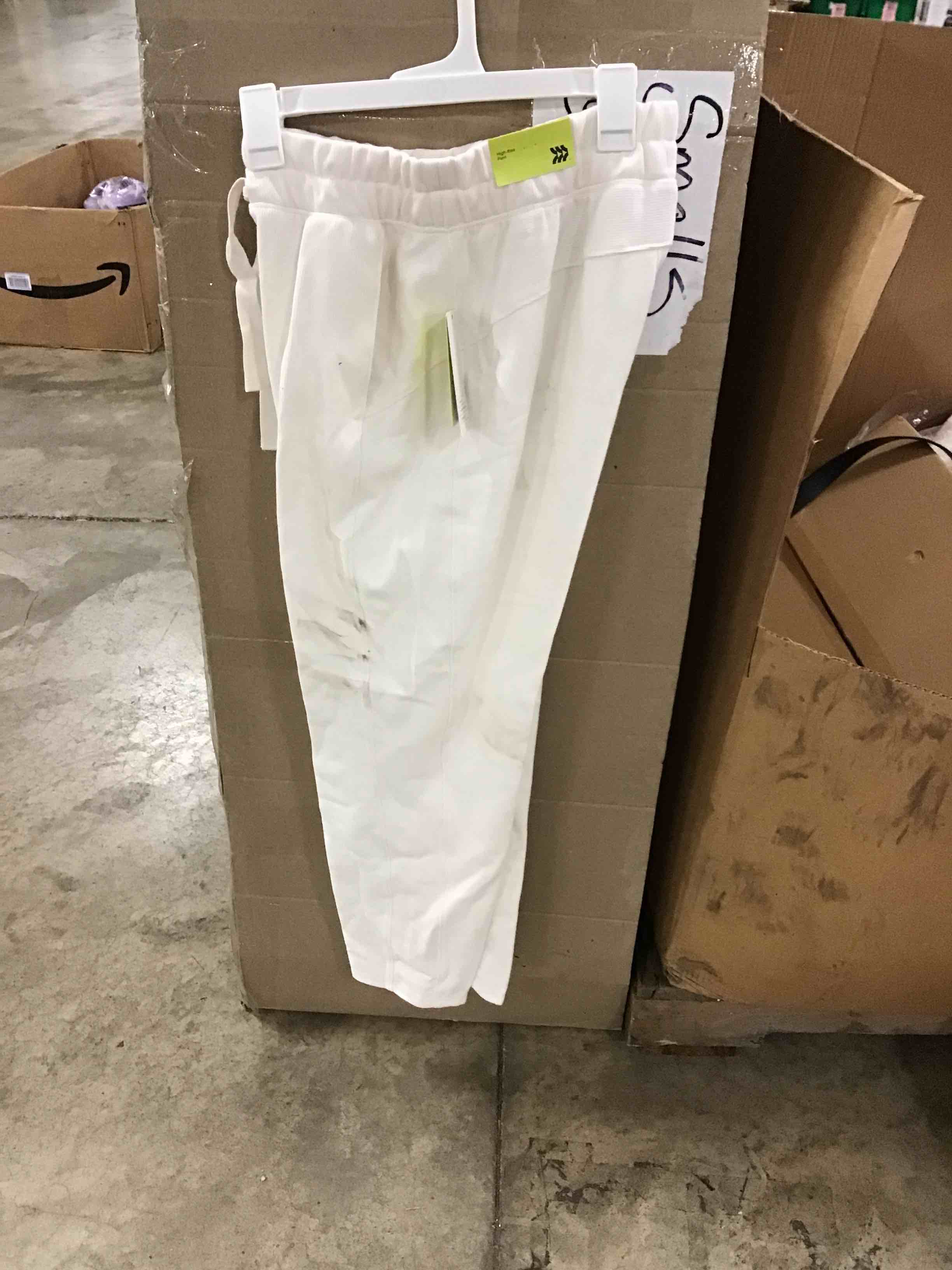 https://s3.amazonaws.com/lotting-images-prod/bidfta/RED4987572_1691005696159.jpeg