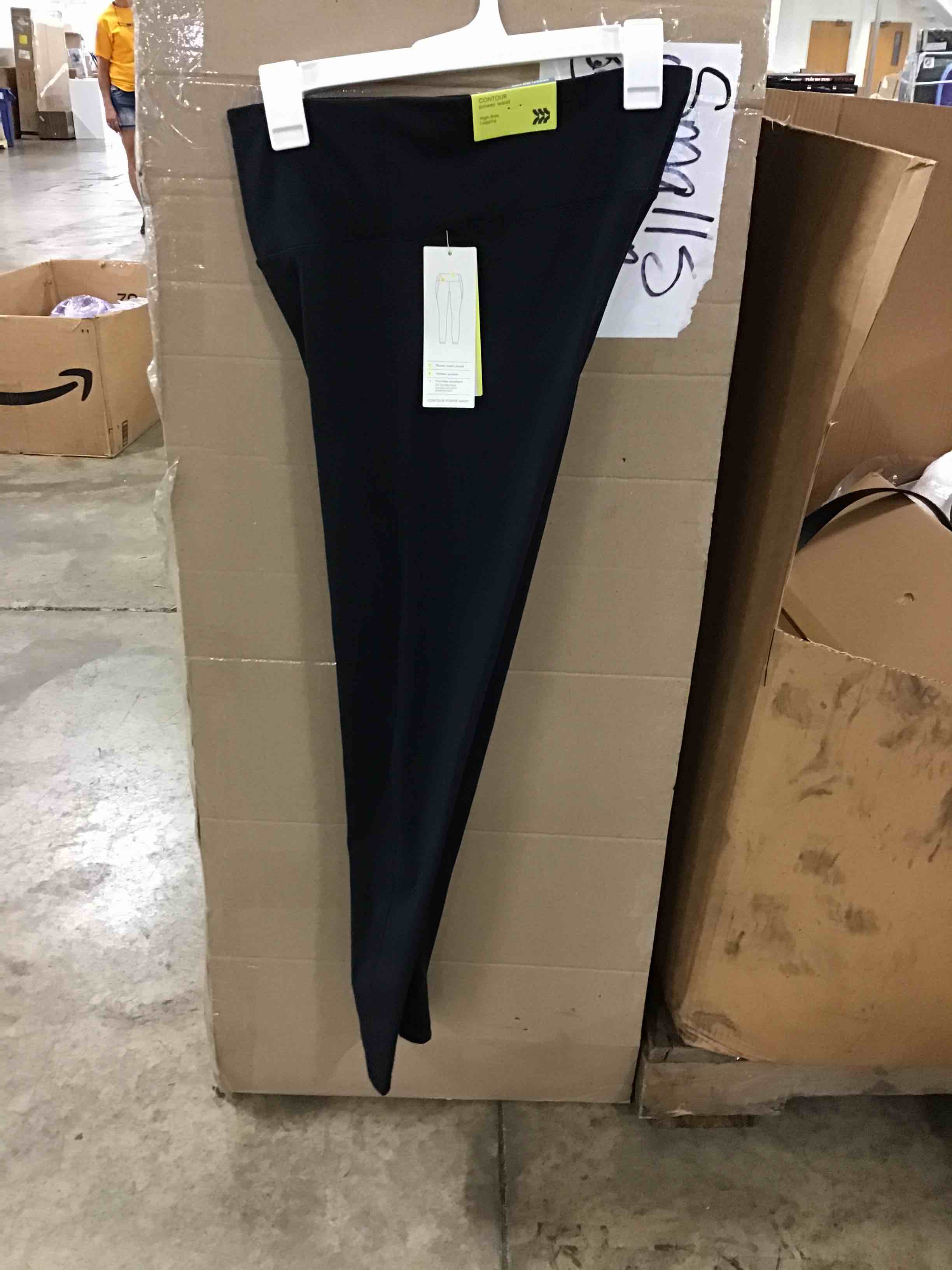 https://s3.amazonaws.com/lotting-images-prod/bidfta/RED4987574_1691005880987.jpeg