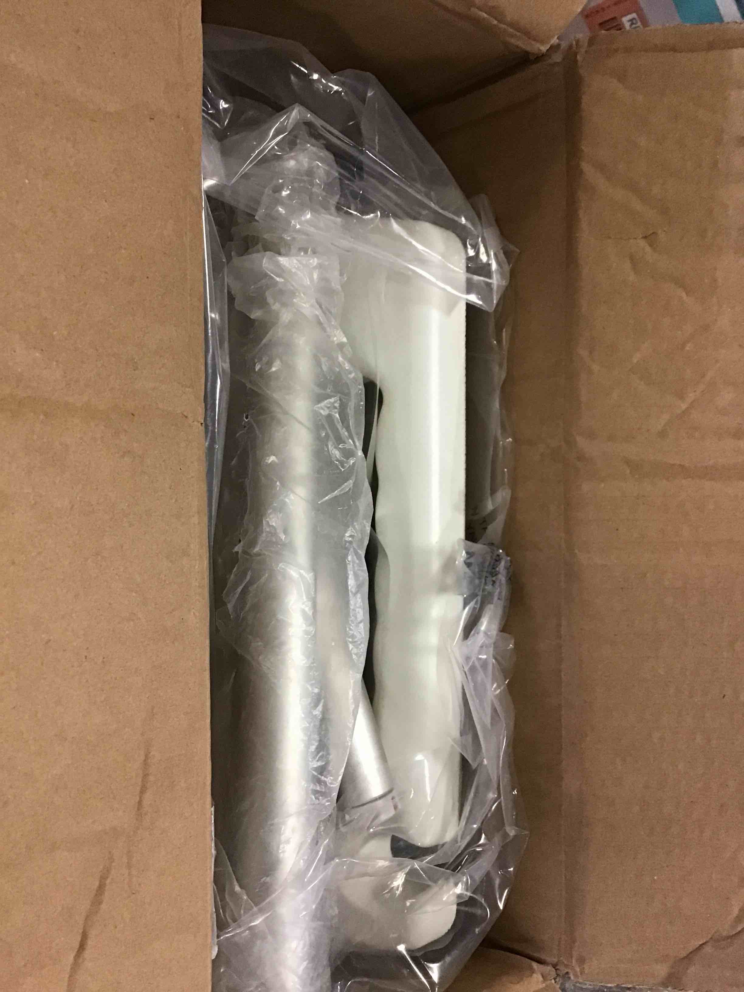 https://s3.amazonaws.com/lotting-images-prod/bidfta/RED4990349_1685799892213.jpeg
