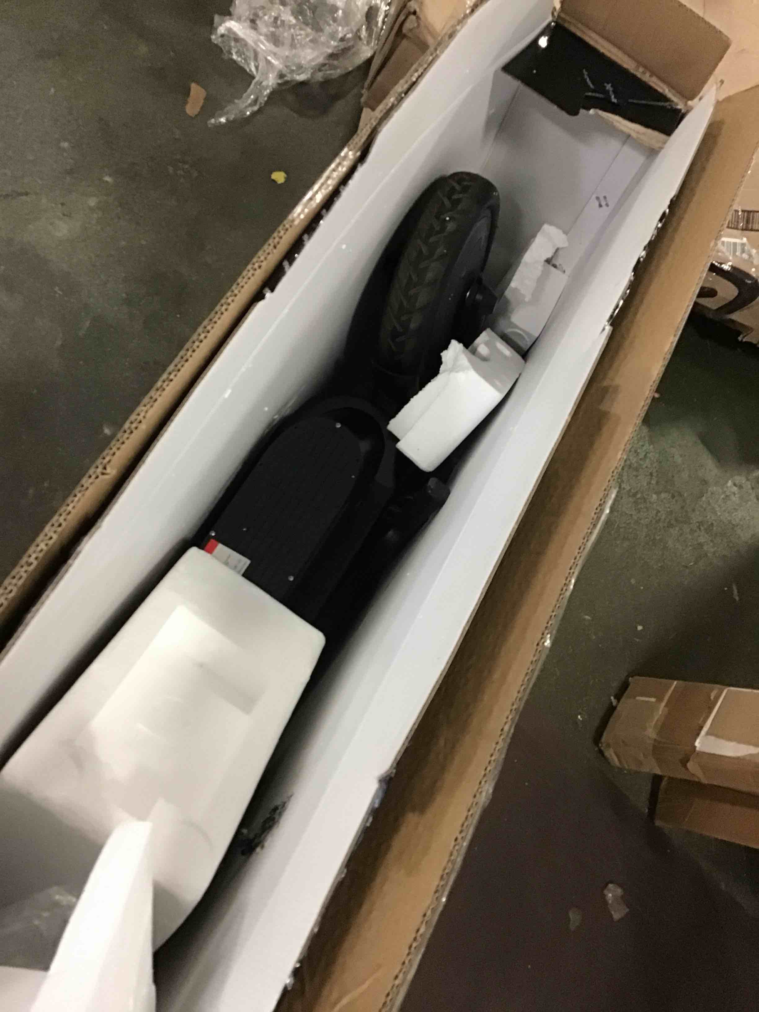 https://s3.amazonaws.com/lotting-images-prod/bidfta/RED4990406_1685969784224.jpeg