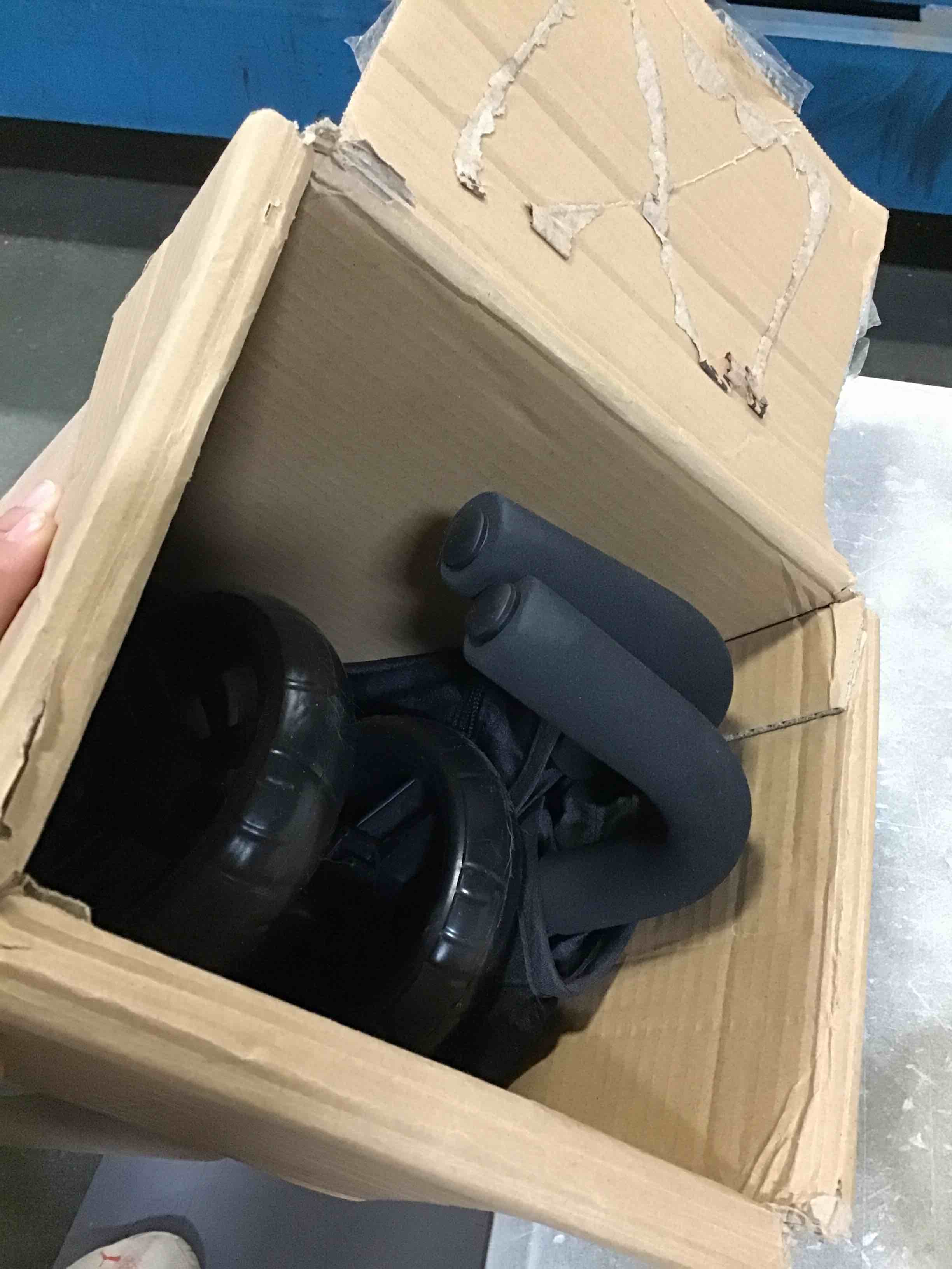 https://s3.amazonaws.com/lotting-images-prod/bidfta/RED4994850_1685102808991.jpeg