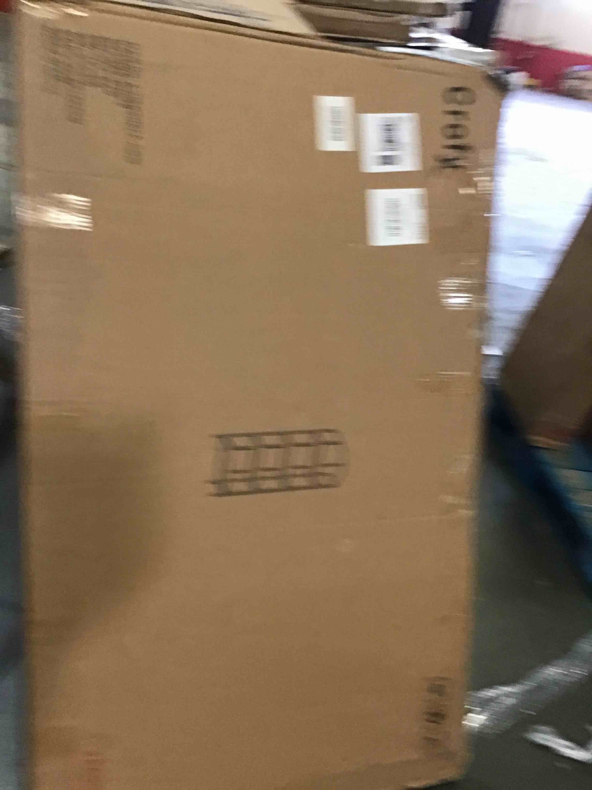https://s3.amazonaws.com/lotting-images-prod/bidfta/RED4995026_1685124661551.jpeg