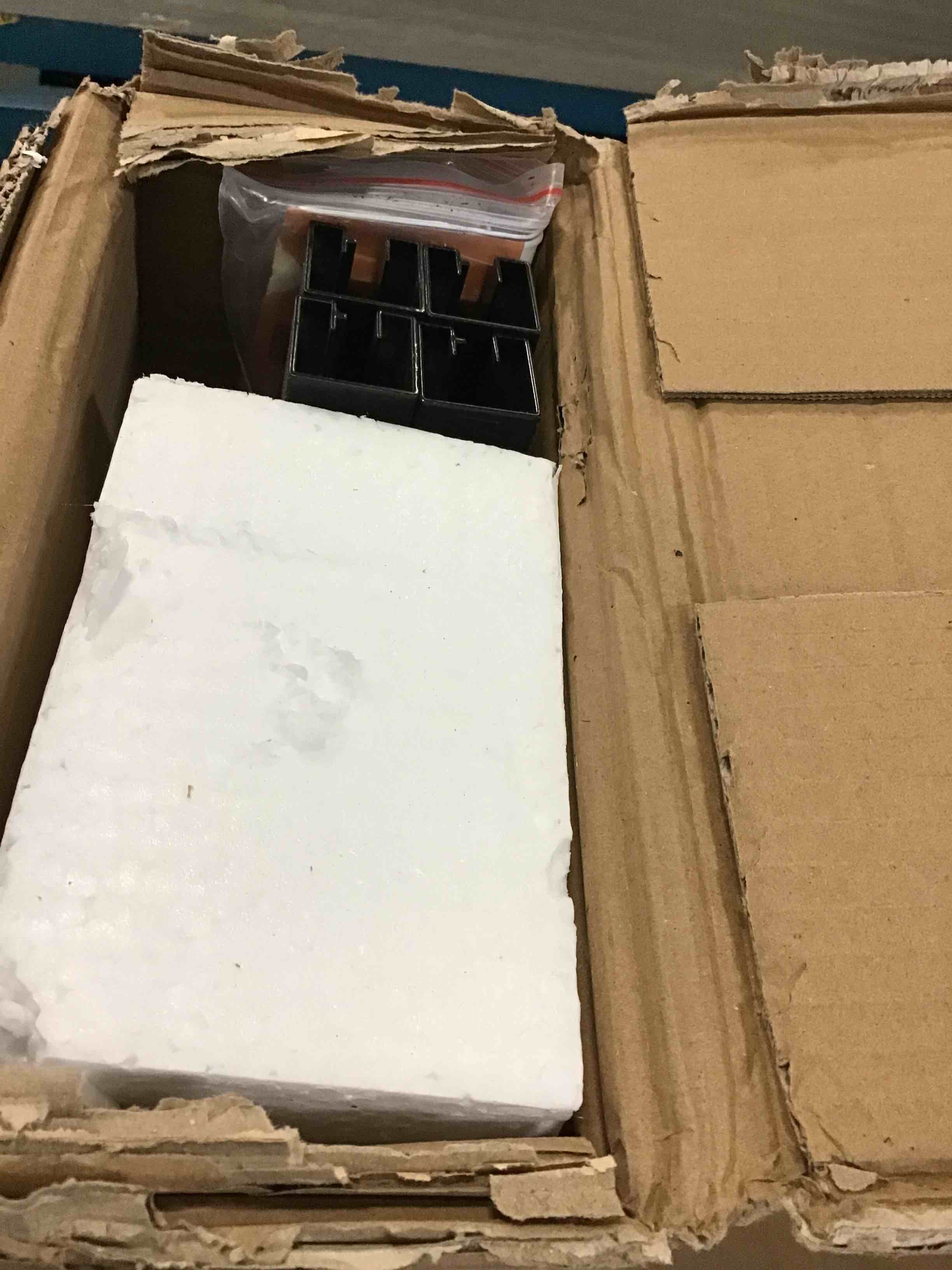 https://s3.amazonaws.com/lotting-images-prod/bidfta/RED4995048_1685127122601.jpeg