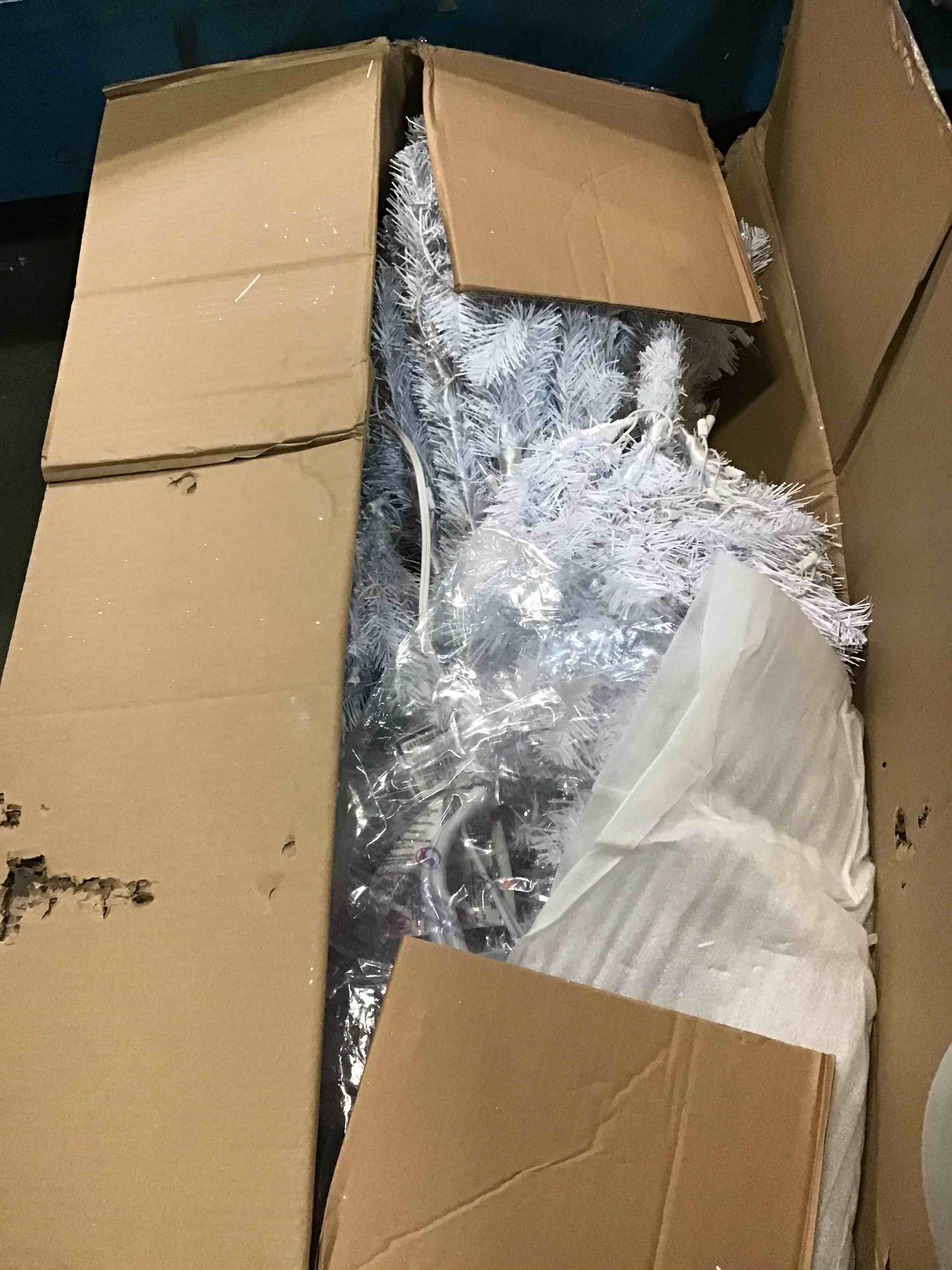 https://s3.amazonaws.com/lotting-images-prod/bidfta/RED4995581_1684854341004.jpeg