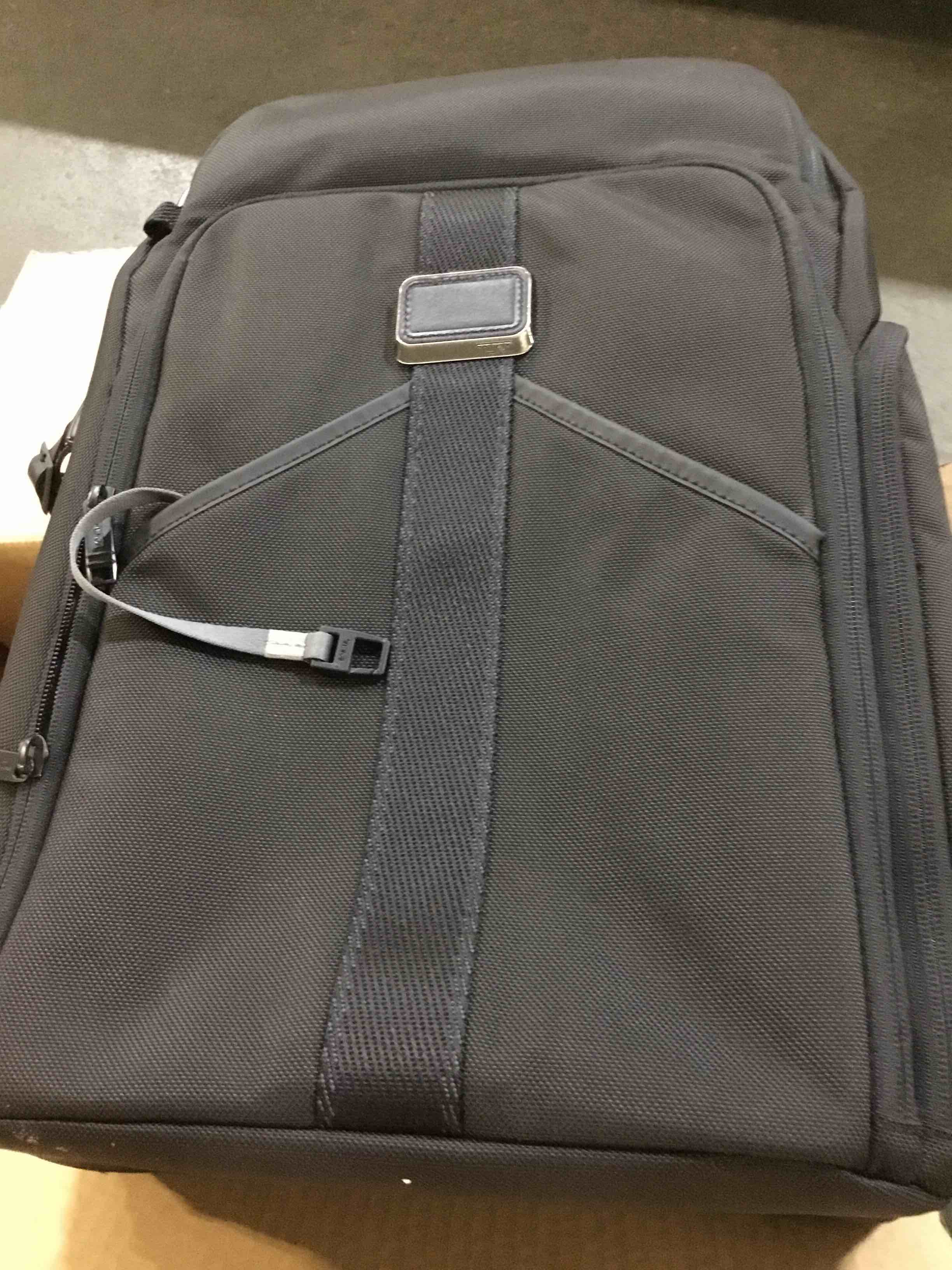 https://s3.amazonaws.com/lotting-images-prod/bidfta/RED5004750_1687459566633.jpeg
