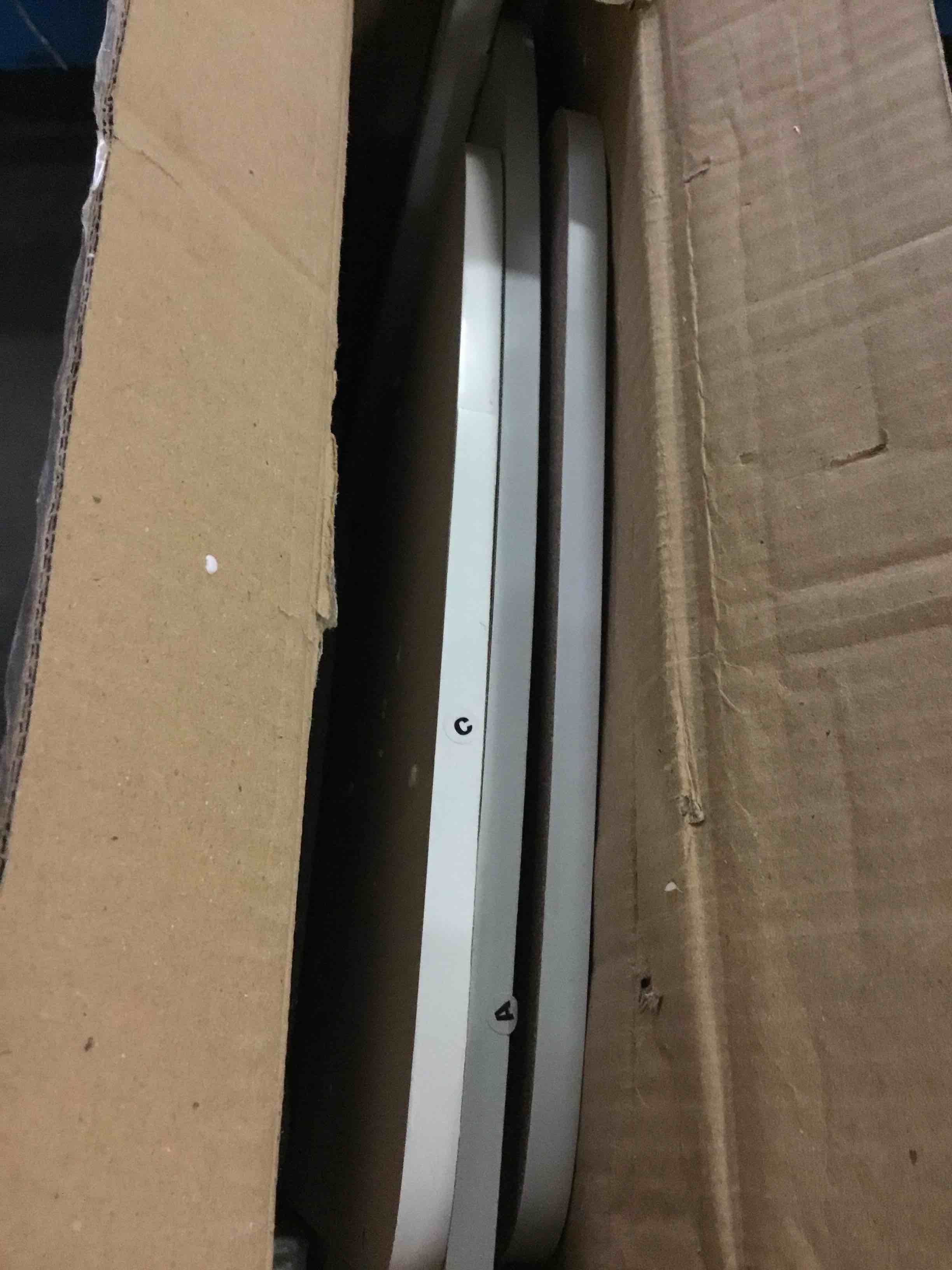 https://s3.amazonaws.com/lotting-images-prod/bidfta/RED5005396_1687956083502.jpeg