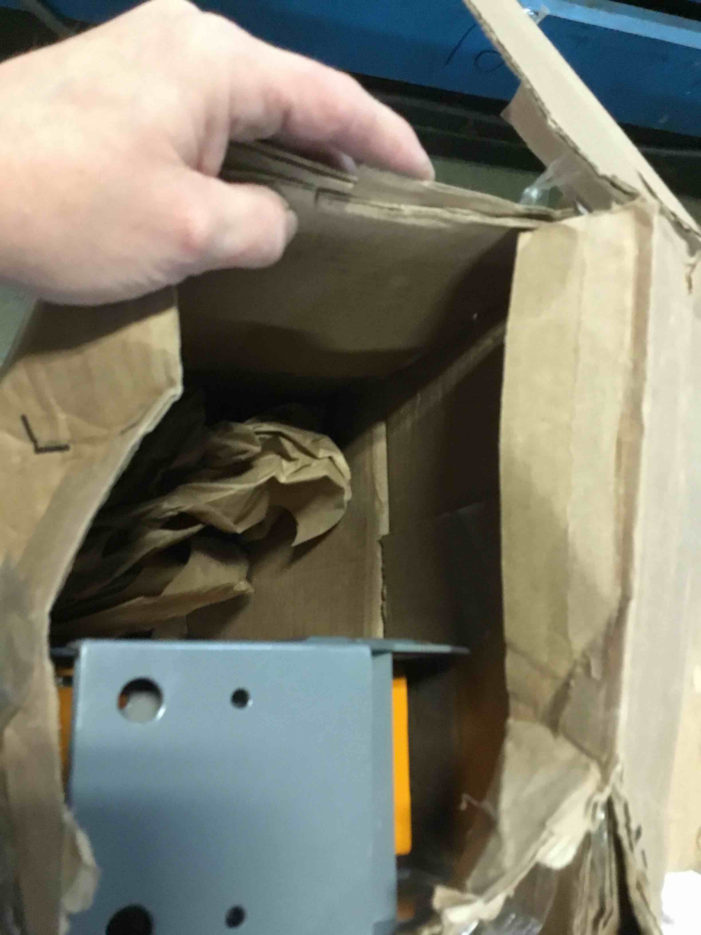 https://s3.amazonaws.com/lotting-images-prod/bidfta/RED5008490_1687954598446.jpeg
