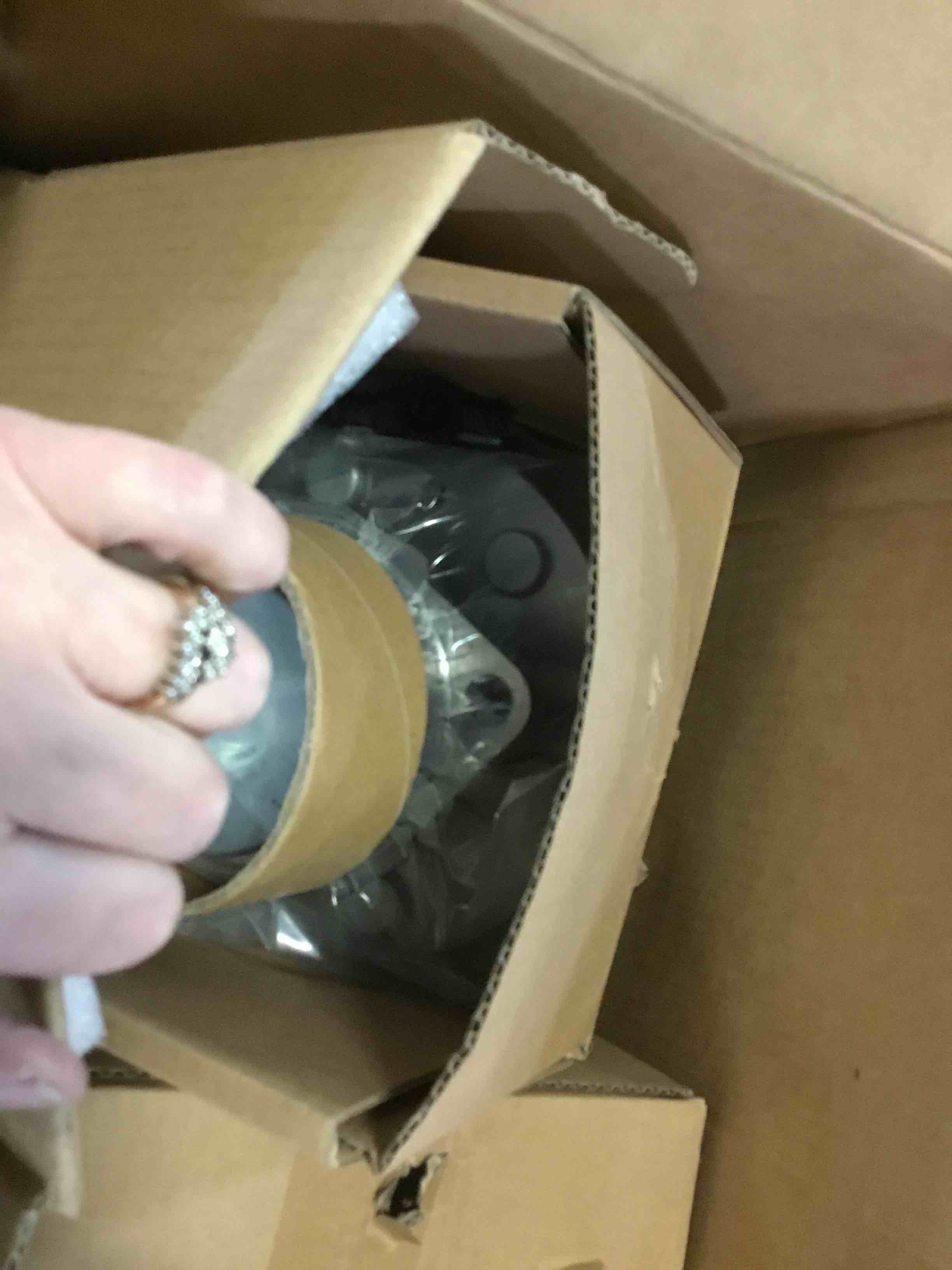 https://s3.amazonaws.com/lotting-images-prod/bidfta/RED5008687_1687977271128.jpeg