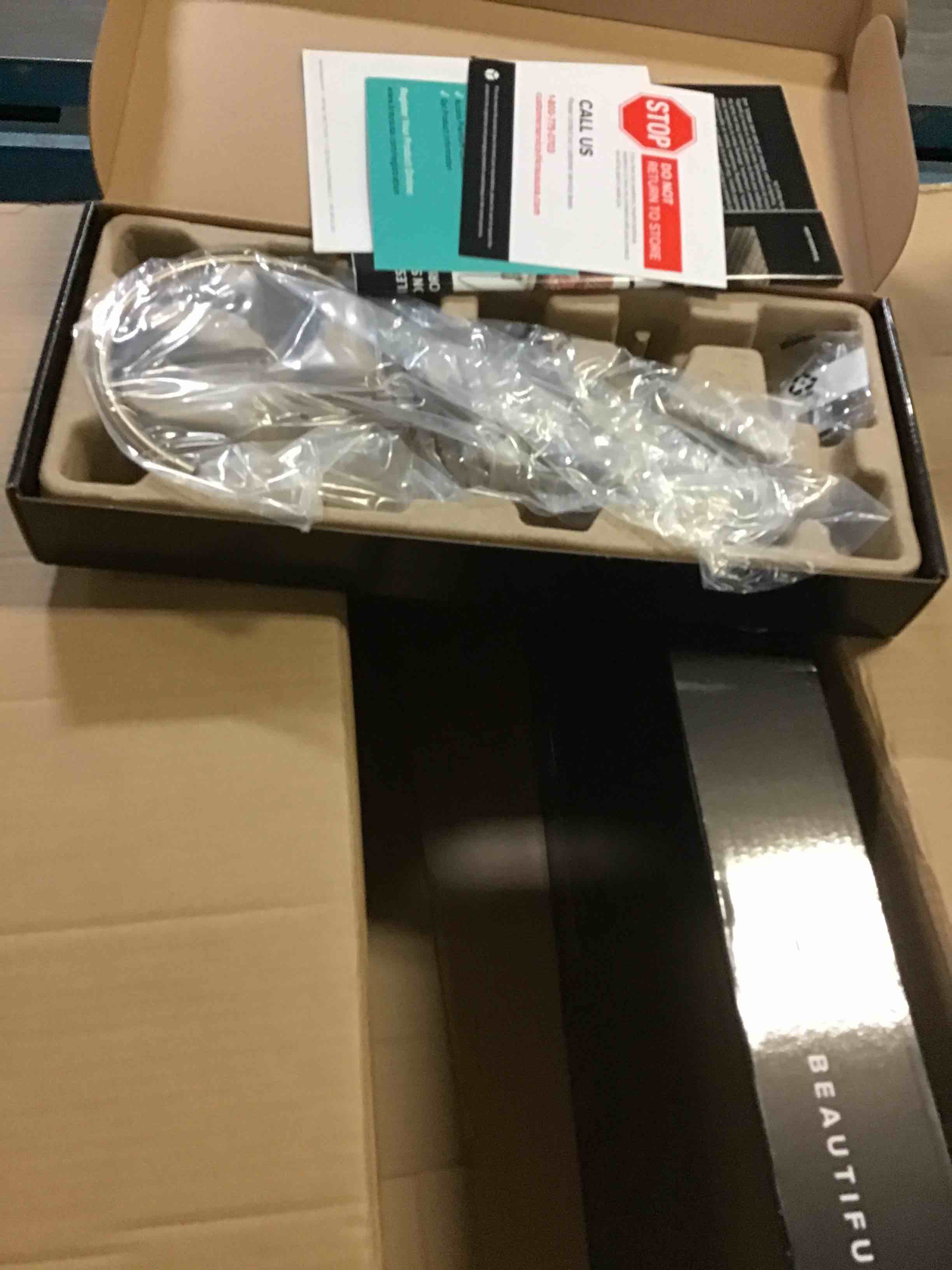 https://s3.amazonaws.com/lotting-images-prod/bidfta/RED5012193_1695298052949.jpeg