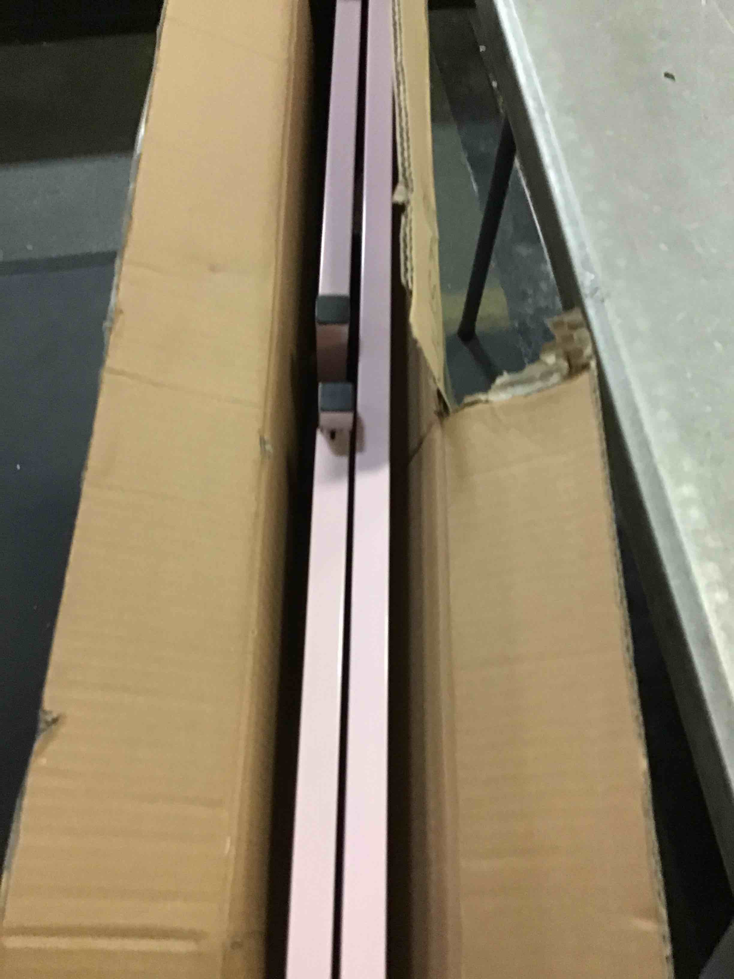https://s3.amazonaws.com/lotting-images-prod/bidfta/RED5012220_1695301060847.jpeg