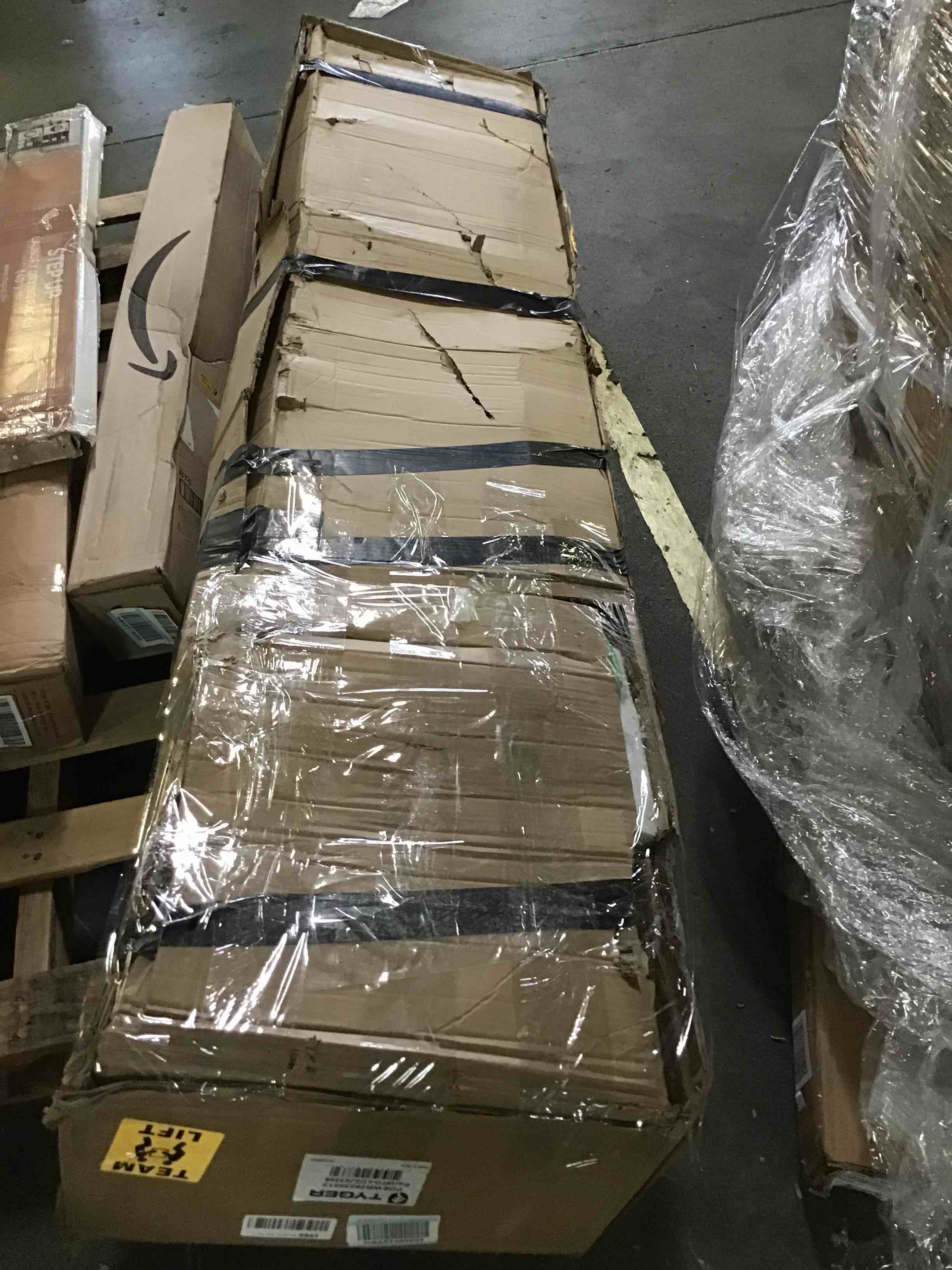 https://s3.amazonaws.com/lotting-images-prod/bidfta/RED5012427_1695741632991.jpeg