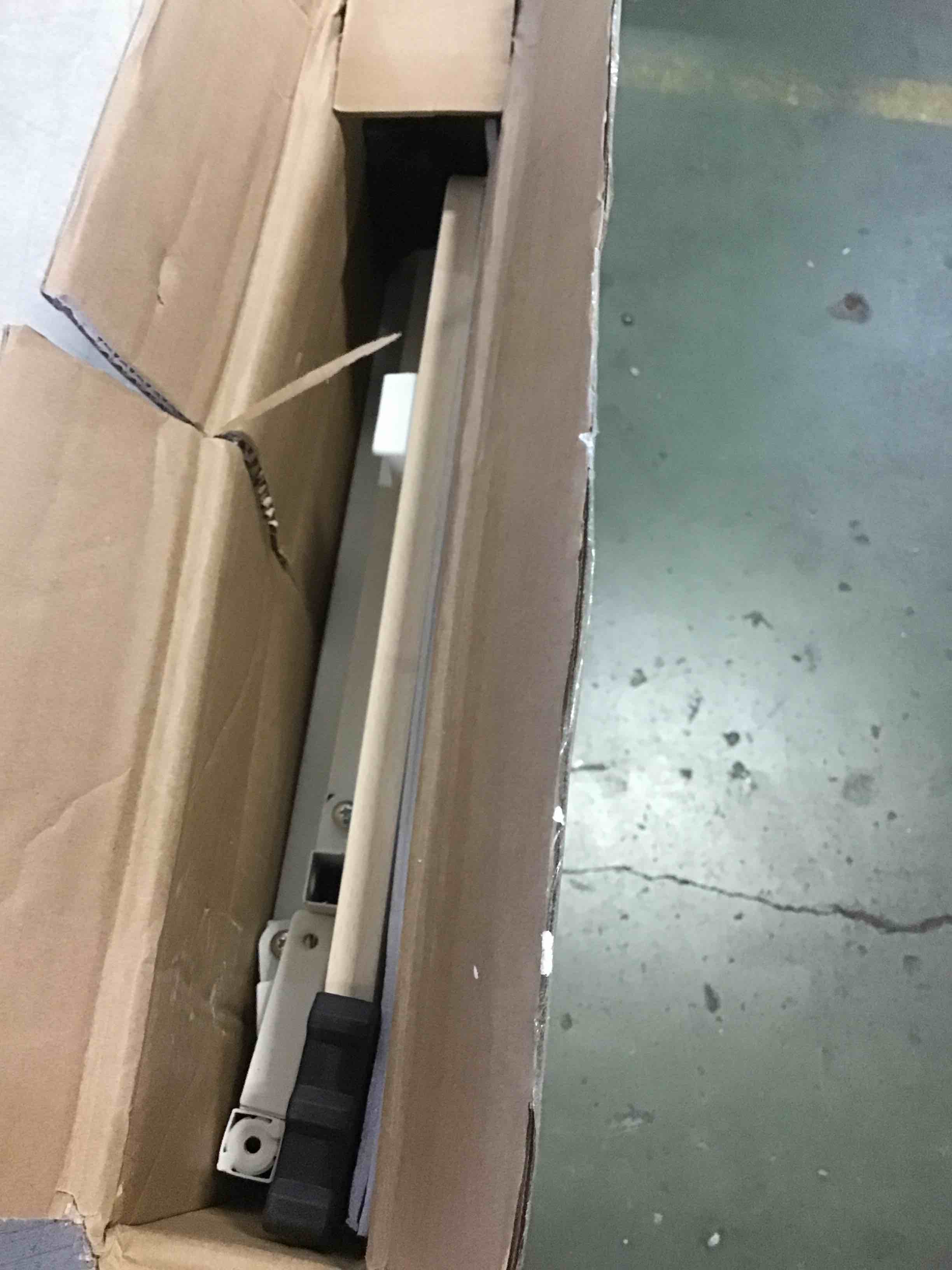 https://s3.amazonaws.com/lotting-images-prod/bidfta/RED5013327_1696349804402.jpeg