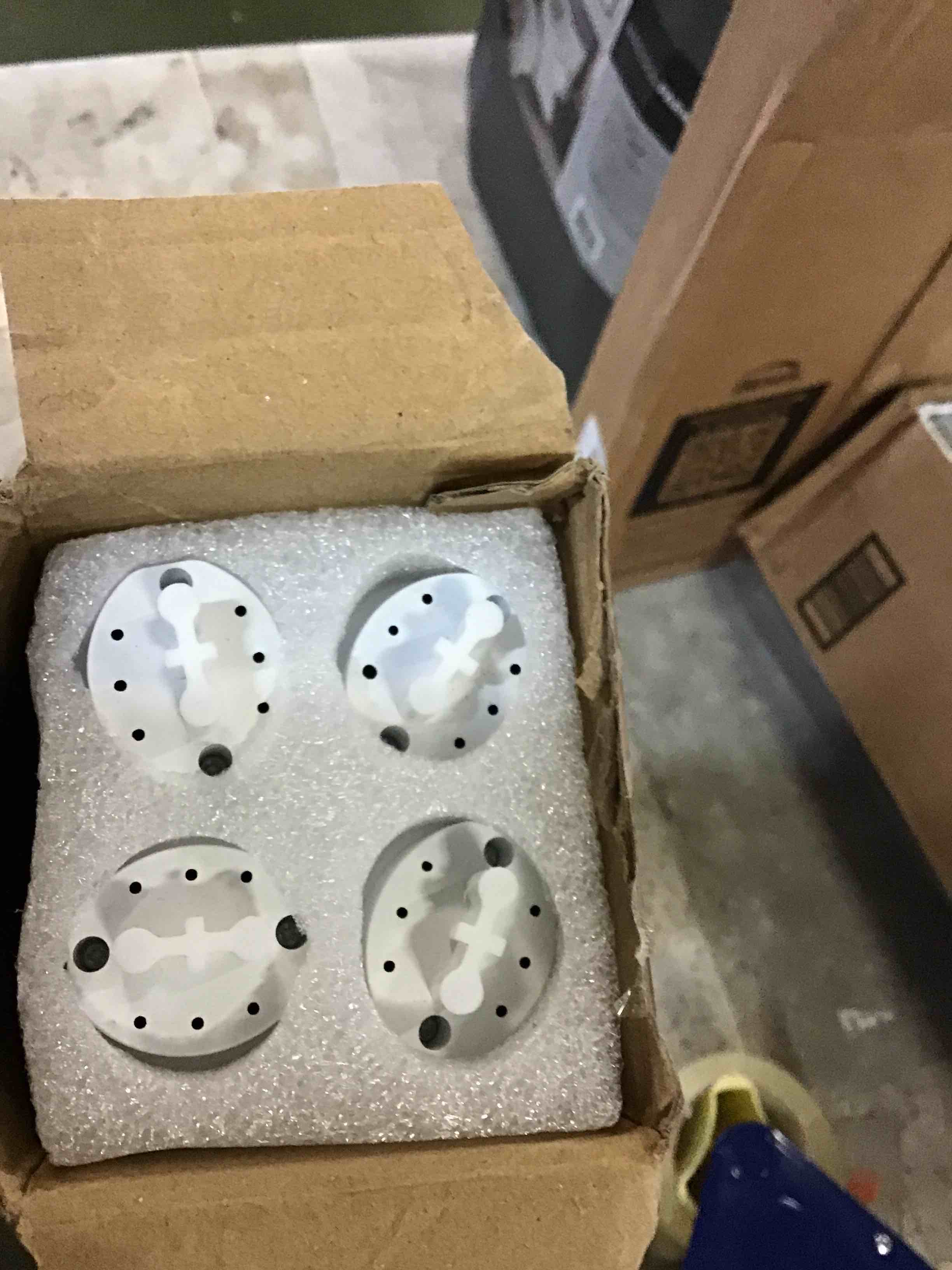 https://s3.amazonaws.com/lotting-images-prod/bidfta/RED5013476_1695135869850.jpeg