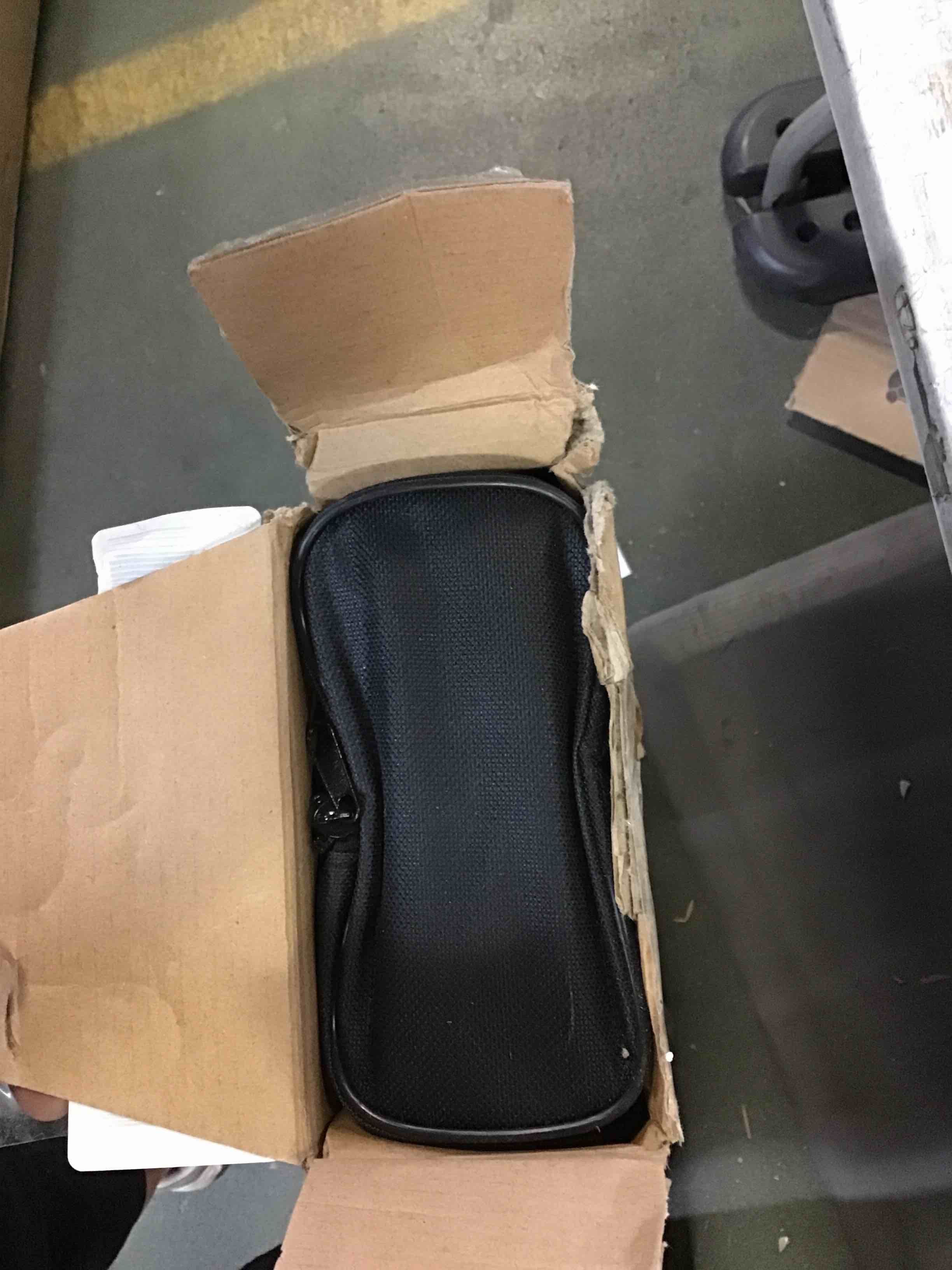 https://s3.amazonaws.com/lotting-images-prod/bidfta/RED5013532_1695146804931.jpeg