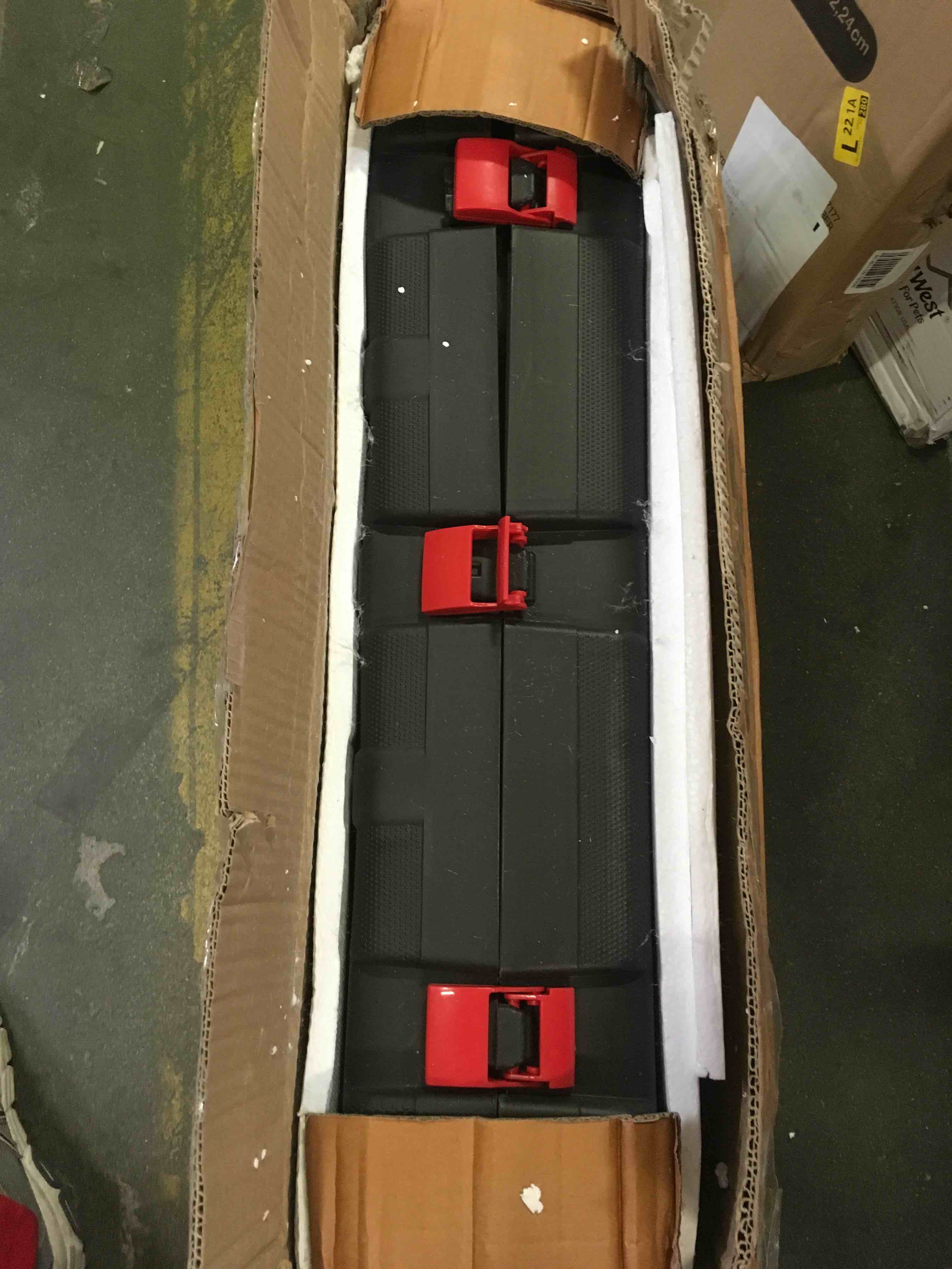 https://s3.amazonaws.com/lotting-images-prod/bidfta/RED5013713_1695225764880.jpeg