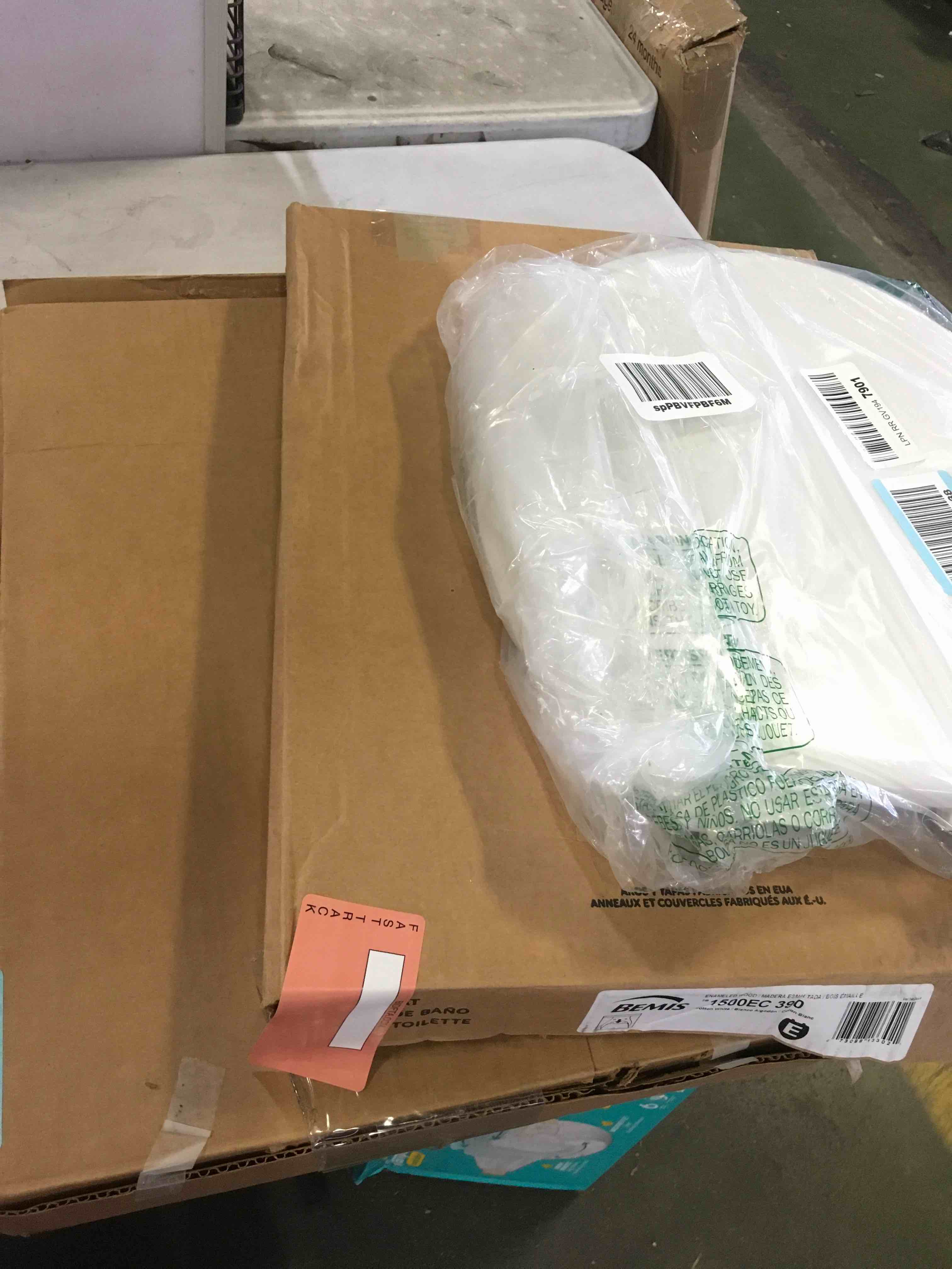 https://s3.amazonaws.com/lotting-images-prod/bidfta/RED5013722_1695227313567.jpeg