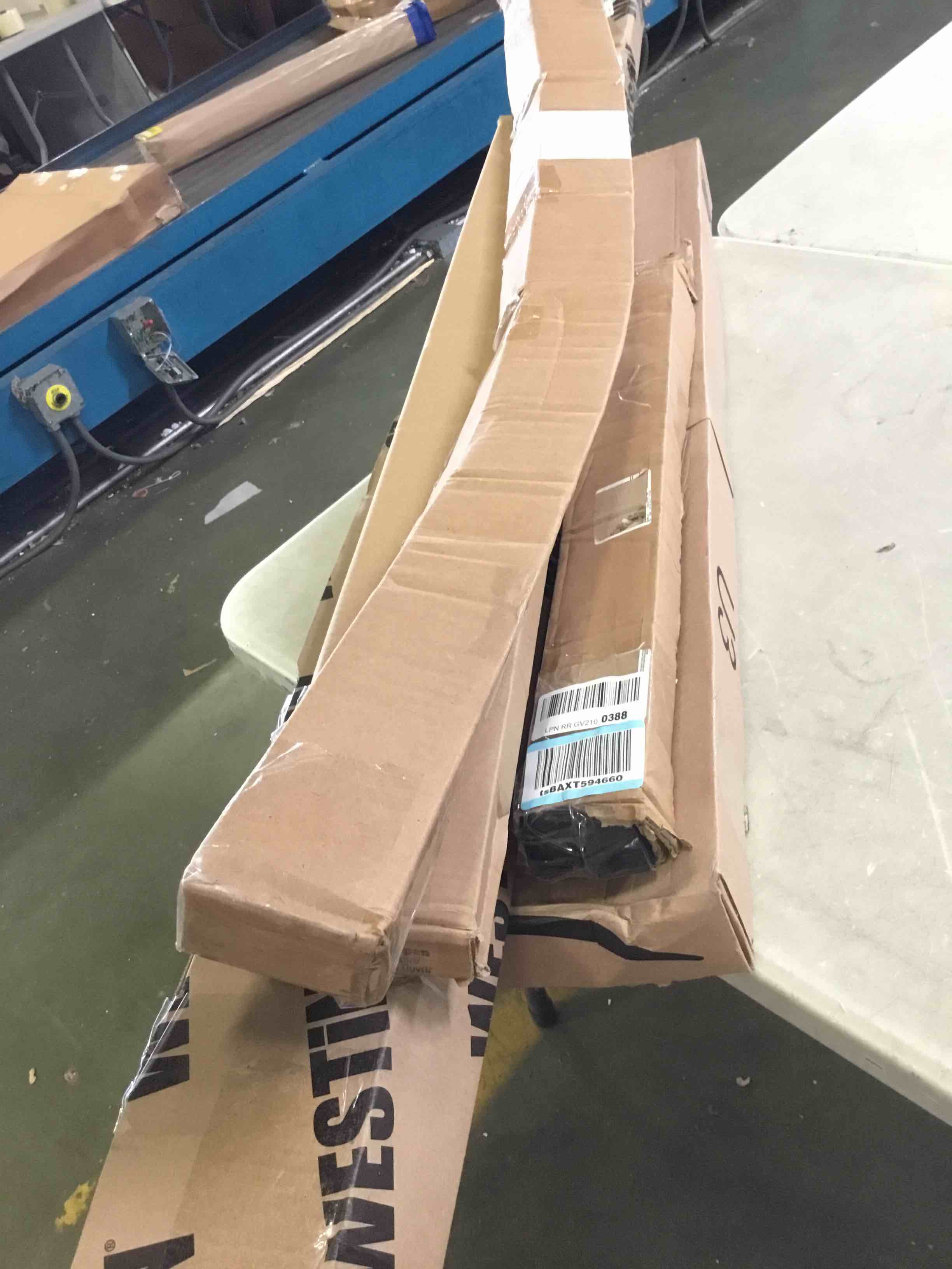 https://s3.amazonaws.com/lotting-images-prod/bidfta/RED5013901_1695313752583.jpeg