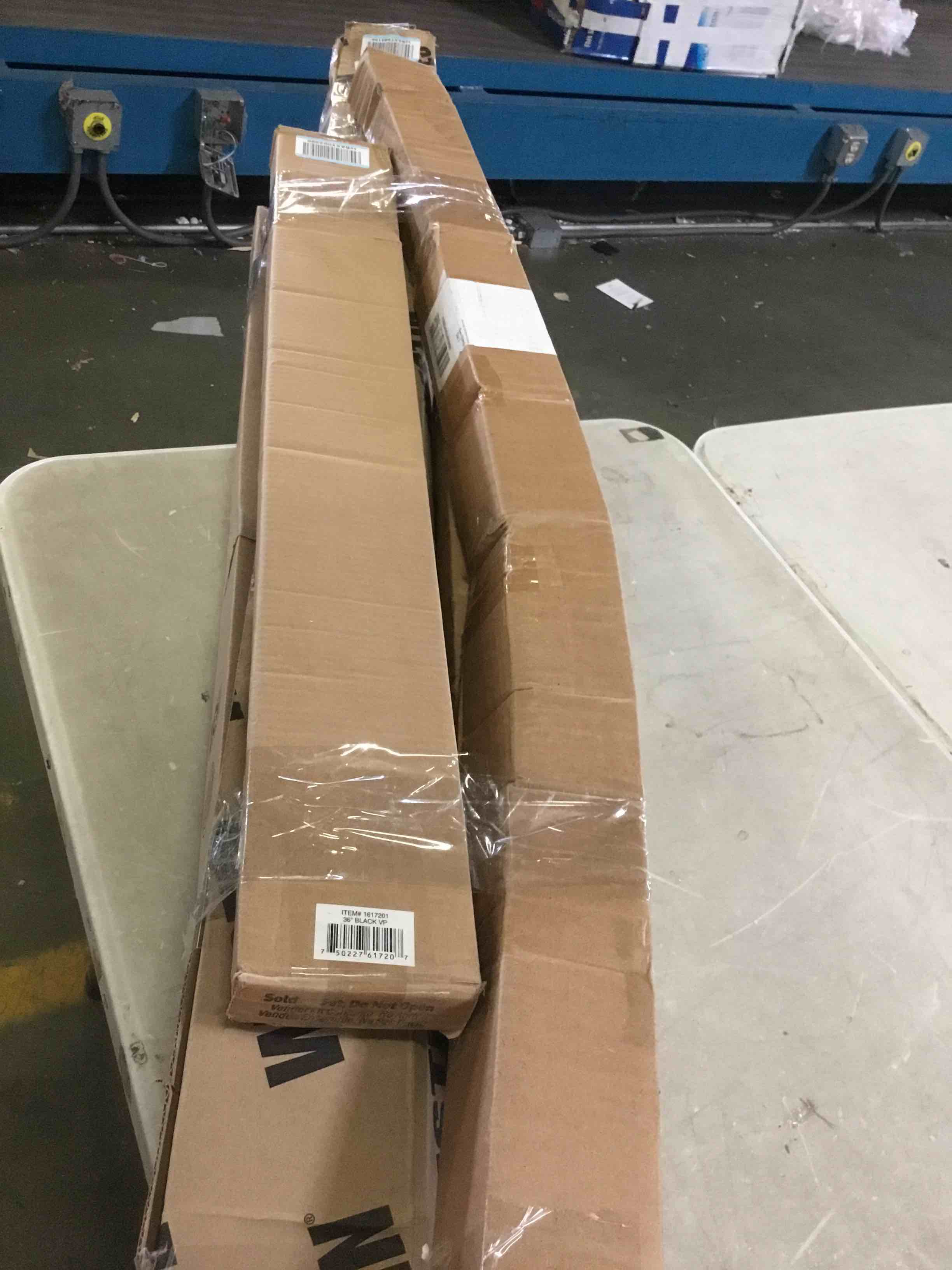 https://s3.amazonaws.com/lotting-images-prod/bidfta/RED5013901_1695313798732.jpeg