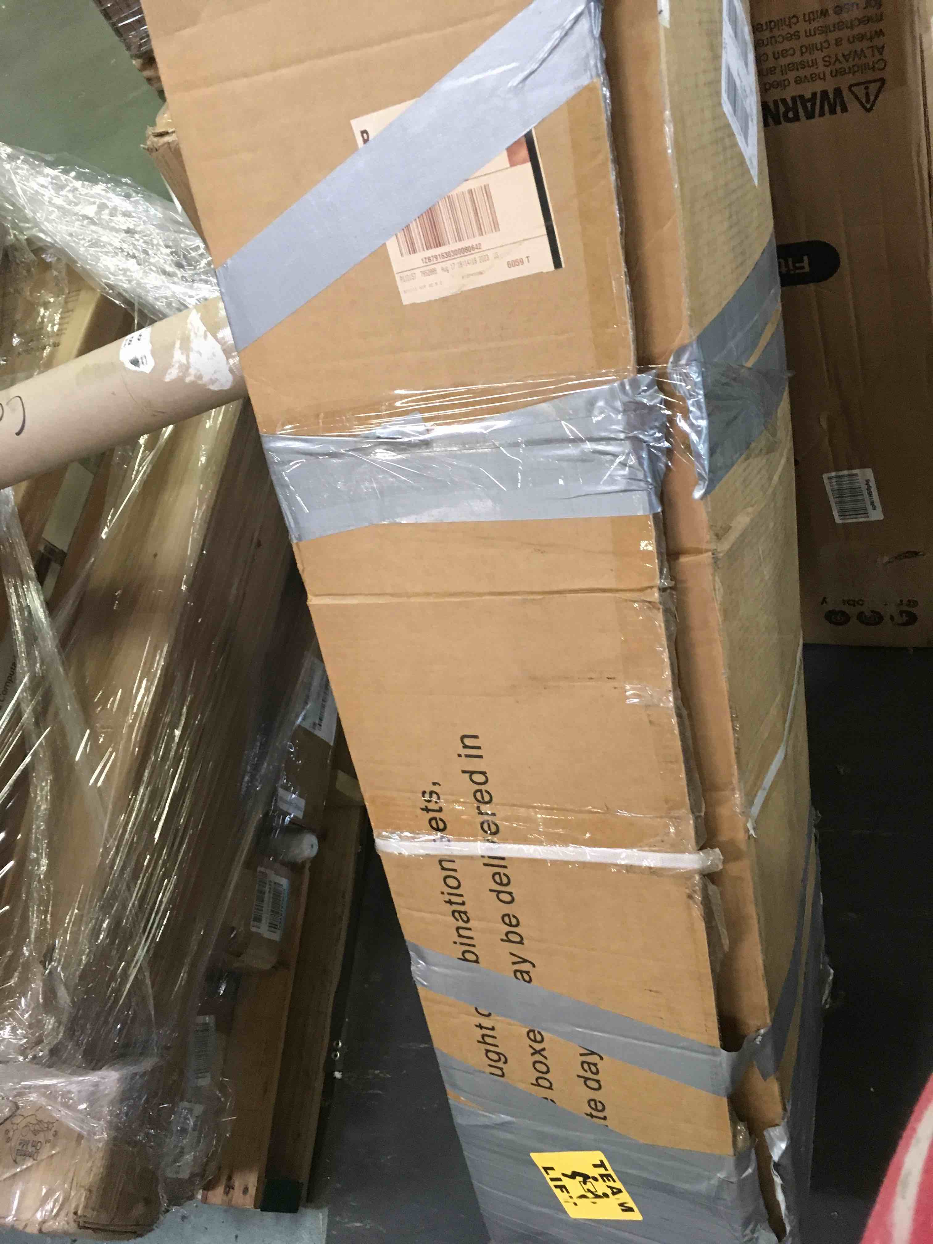 https://s3.amazonaws.com/lotting-images-prod/bidfta/RED5014000_1695385925372.jpeg