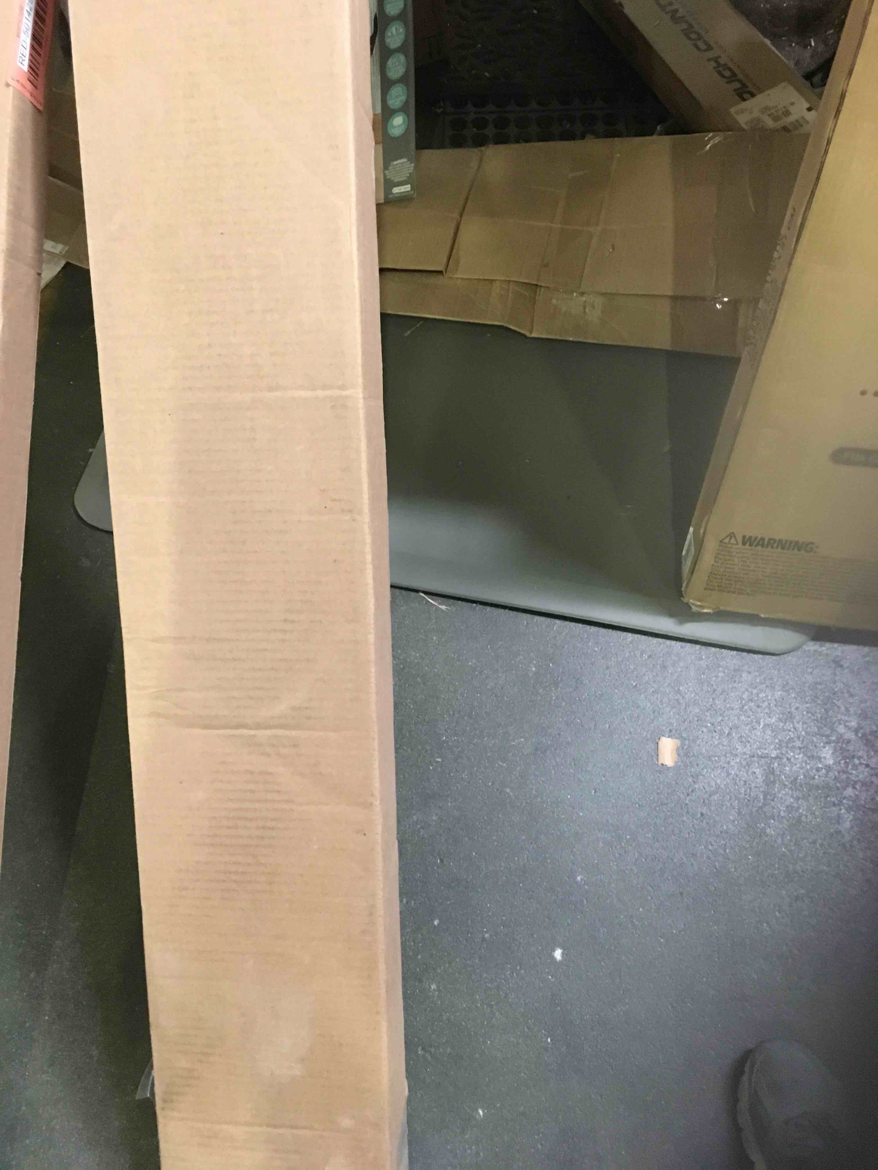 https://s3.amazonaws.com/lotting-images-prod/bidfta/RED5014300_1695662131986.jpeg