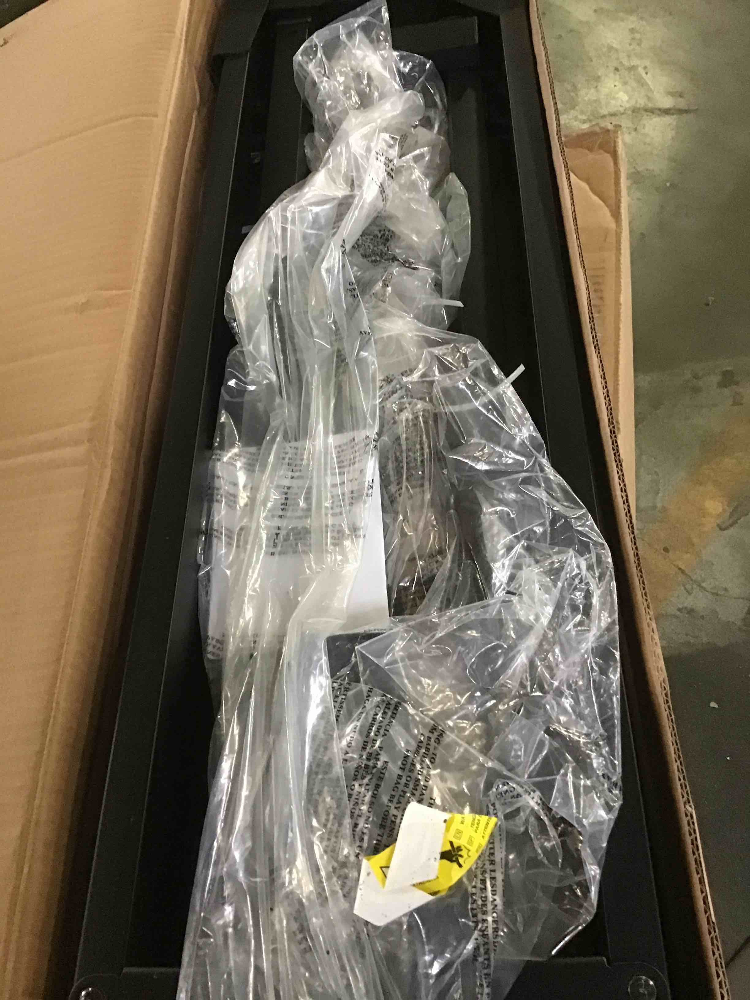 https://s3.amazonaws.com/lotting-images-prod/bidfta/RED5014787_1695843174681.jpeg