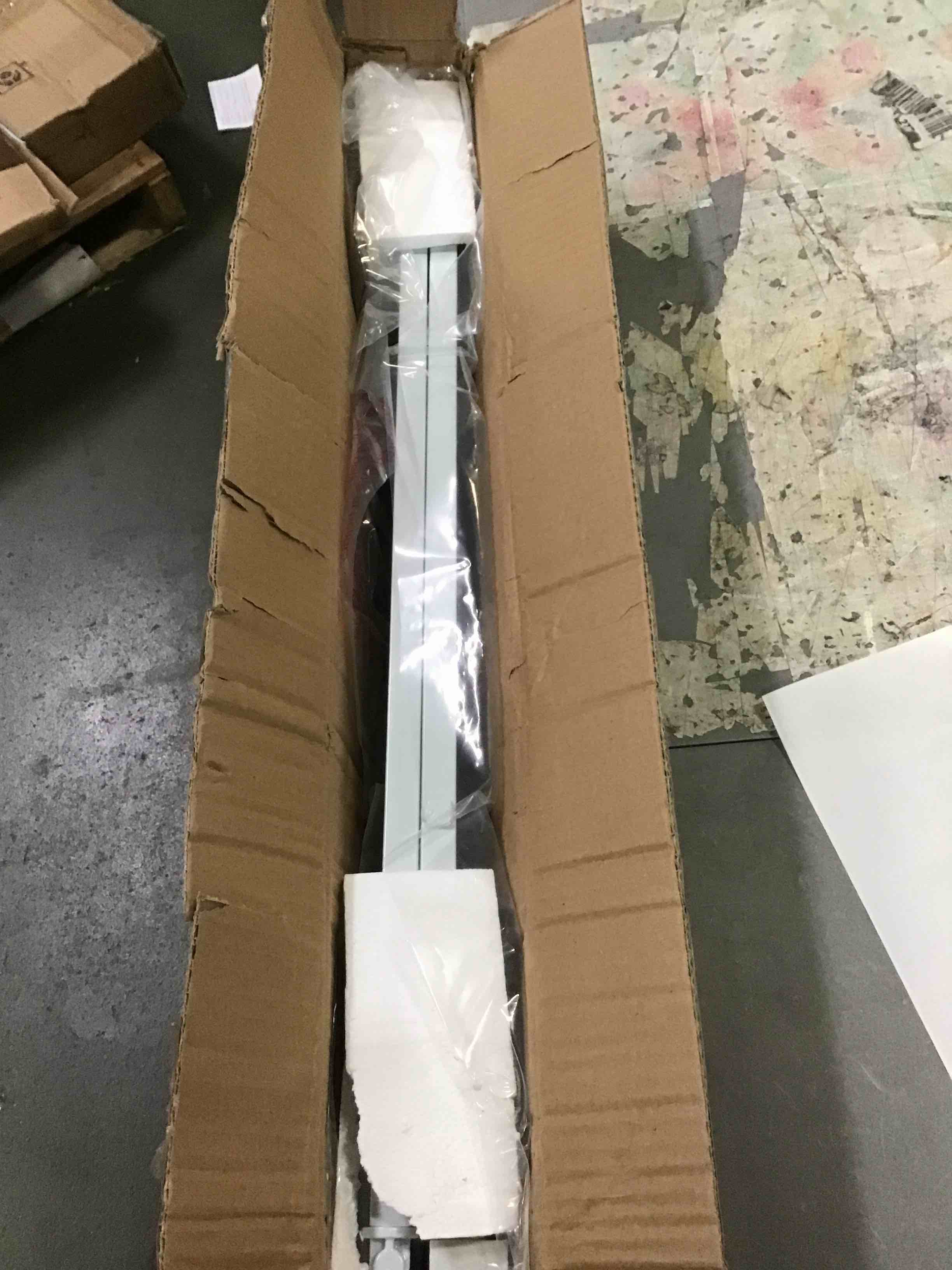 https://s3.amazonaws.com/lotting-images-prod/bidfta/RED5014953_1695389744175.jpeg
