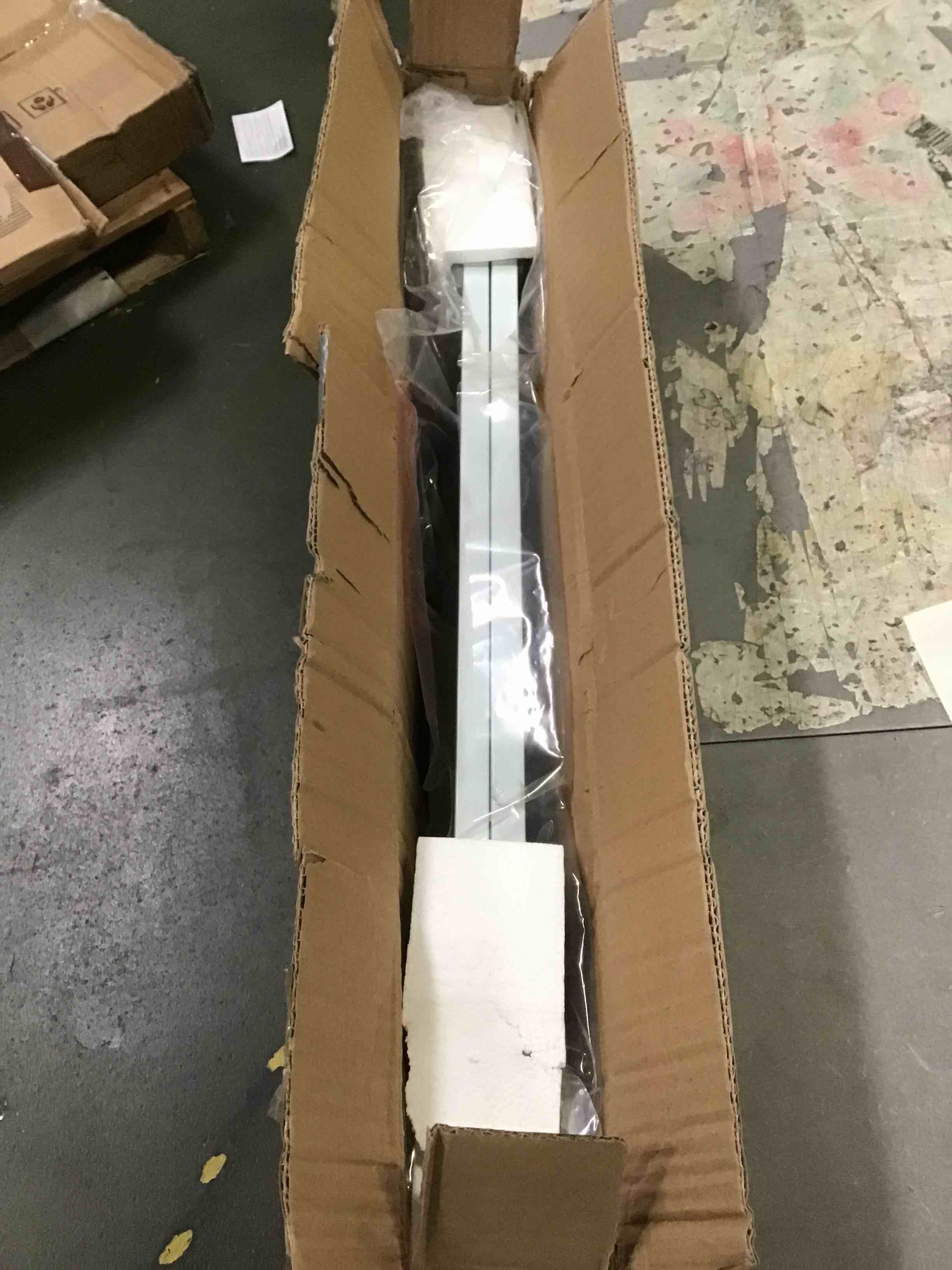 https://s3.amazonaws.com/lotting-images-prod/bidfta/RED5014953_1695389757782.jpeg