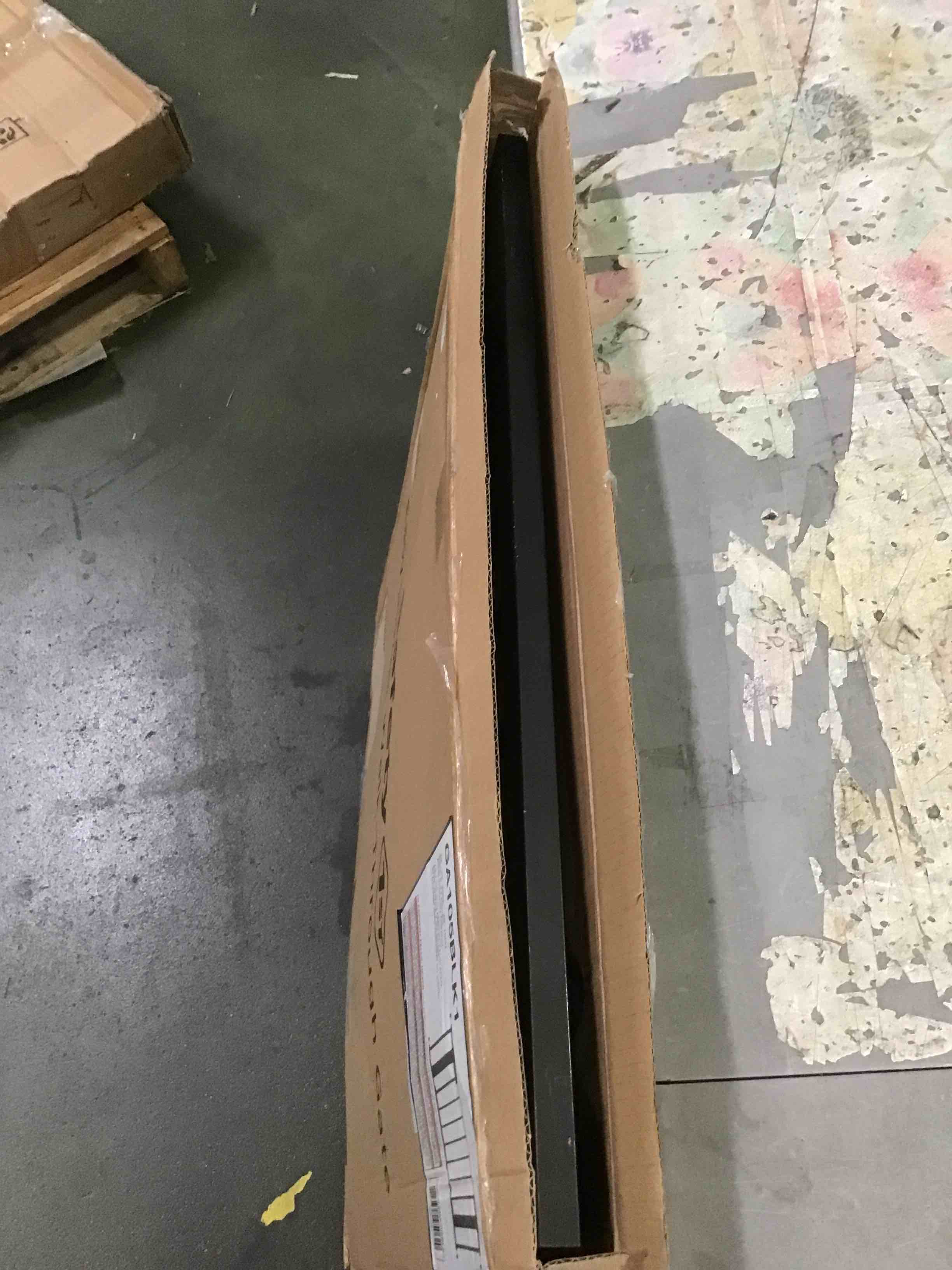 https://s3.amazonaws.com/lotting-images-prod/bidfta/RED5014953_1695390026759.jpeg
