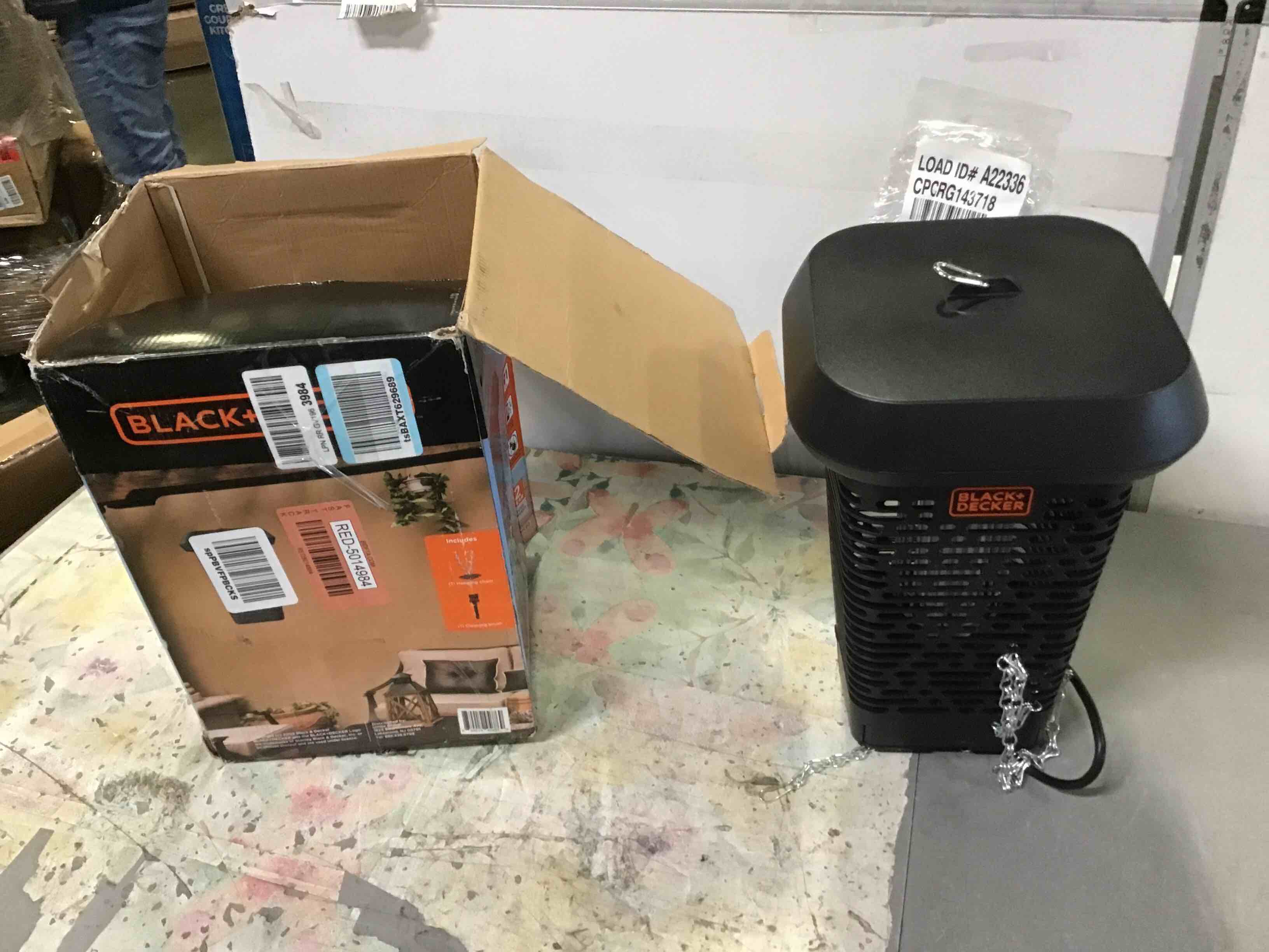 https://s3.amazonaws.com/lotting-images-prod/bidfta/RED5014984_1695399990596.jpeg