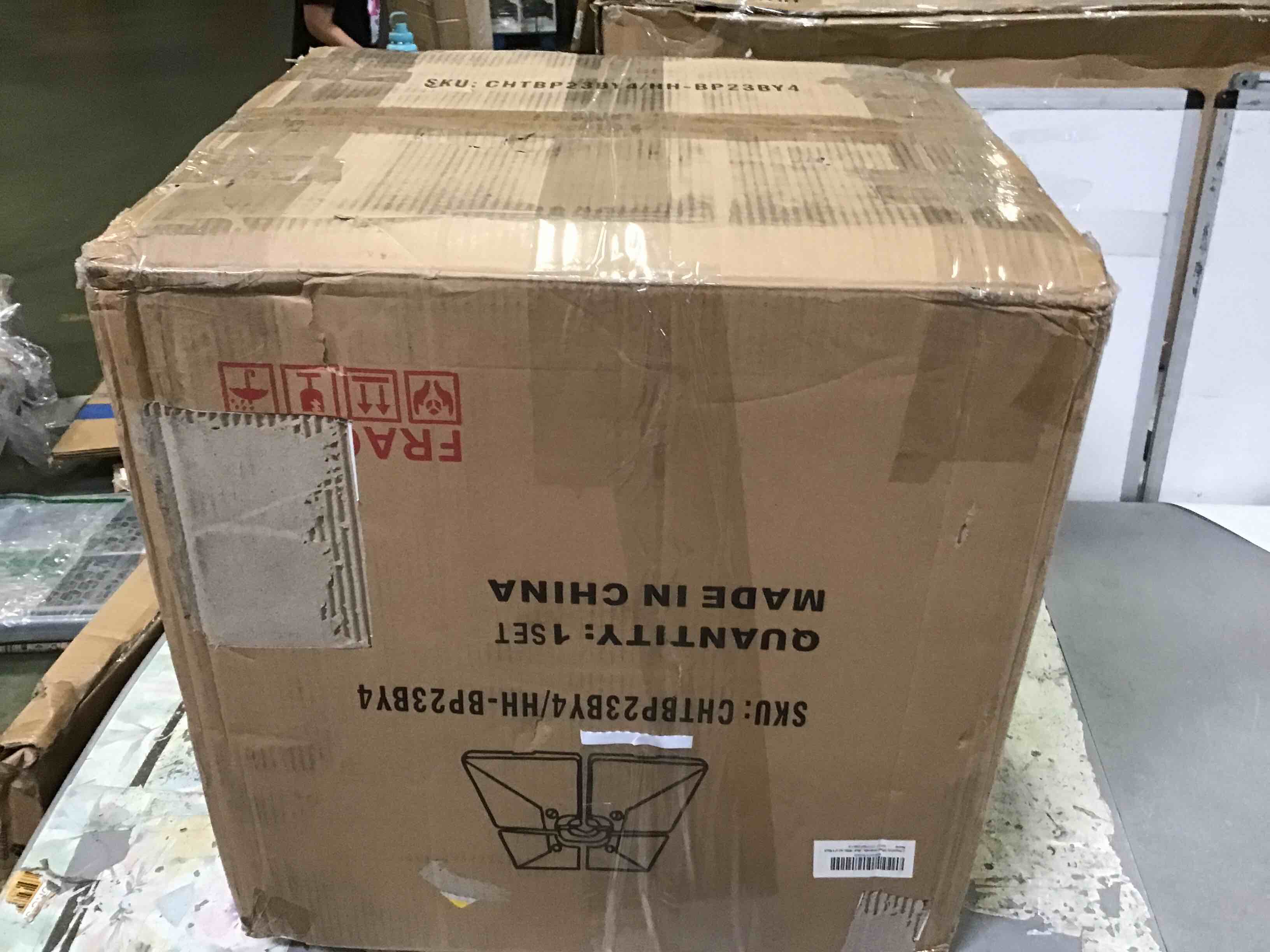 https://s3.amazonaws.com/lotting-images-prod/bidfta/RED5015001_1695405014842.jpeg