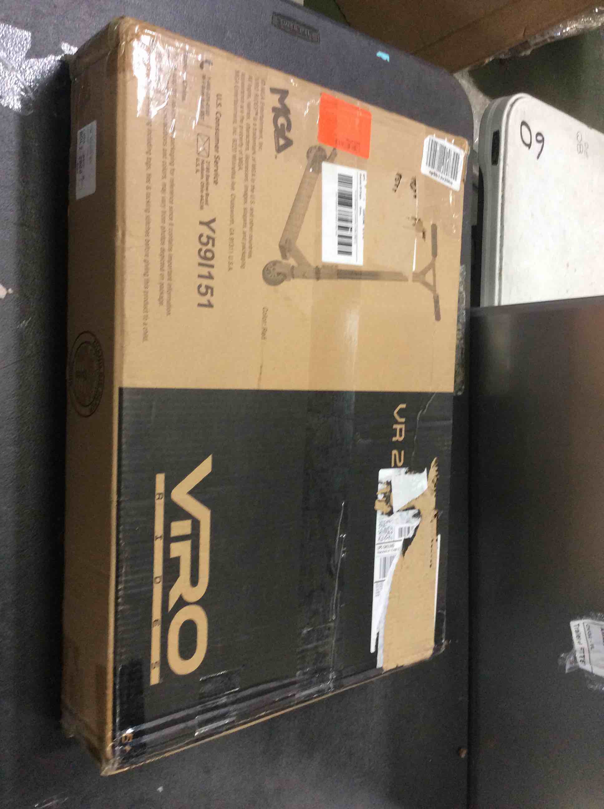 https://s3.amazonaws.com/lotting-images-prod/bidfta/RED5015187_1695759593849.jpeg