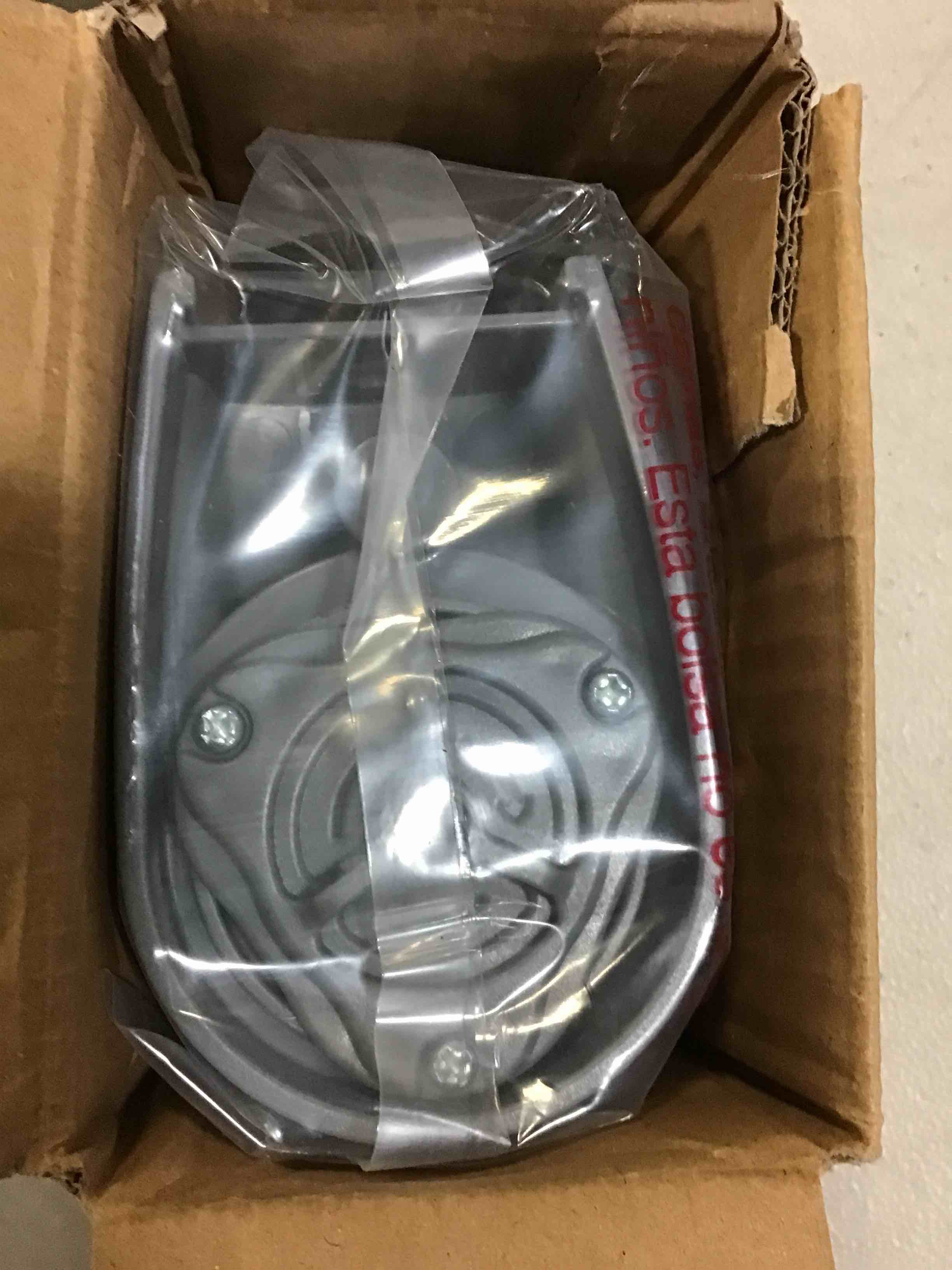 https://s3.amazonaws.com/lotting-images-prod/bidfta/RED5015197_1695819111512.jpeg