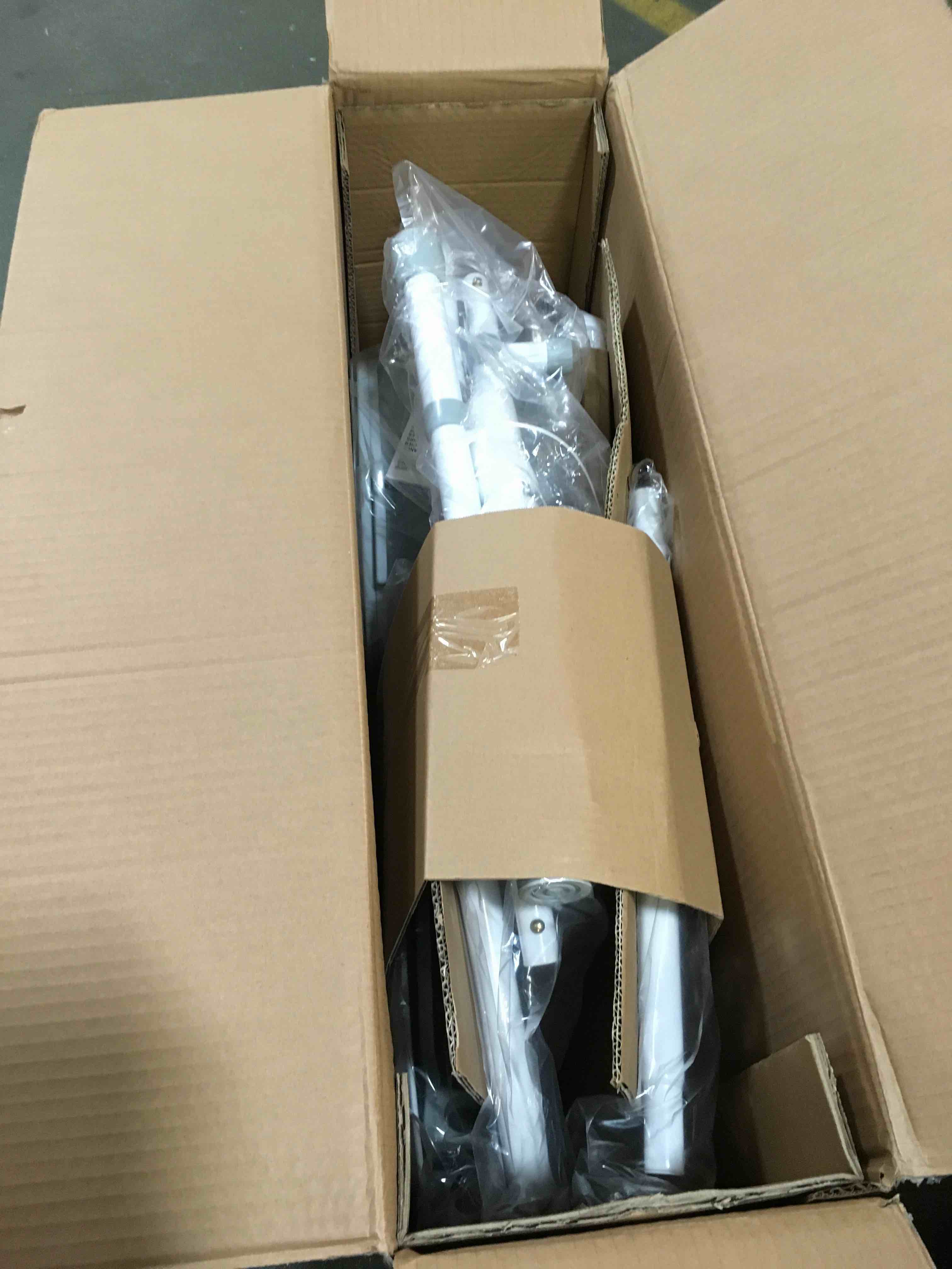 https://s3.amazonaws.com/lotting-images-prod/bidfta/RED5015662_1696506446843.jpeg