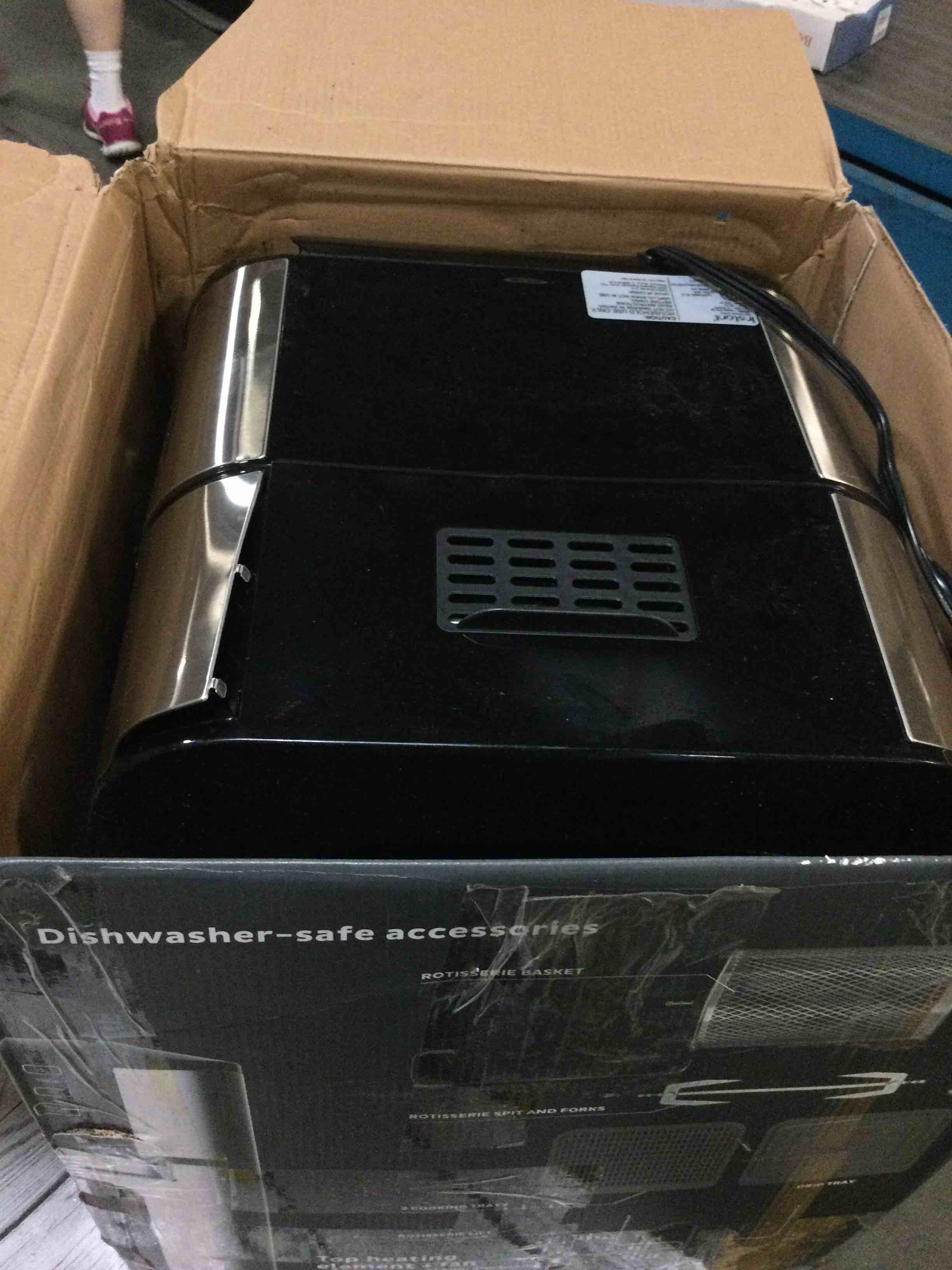 https://s3.amazonaws.com/lotting-images-prod/bidfta/RED5015821_1696596451509.jpeg