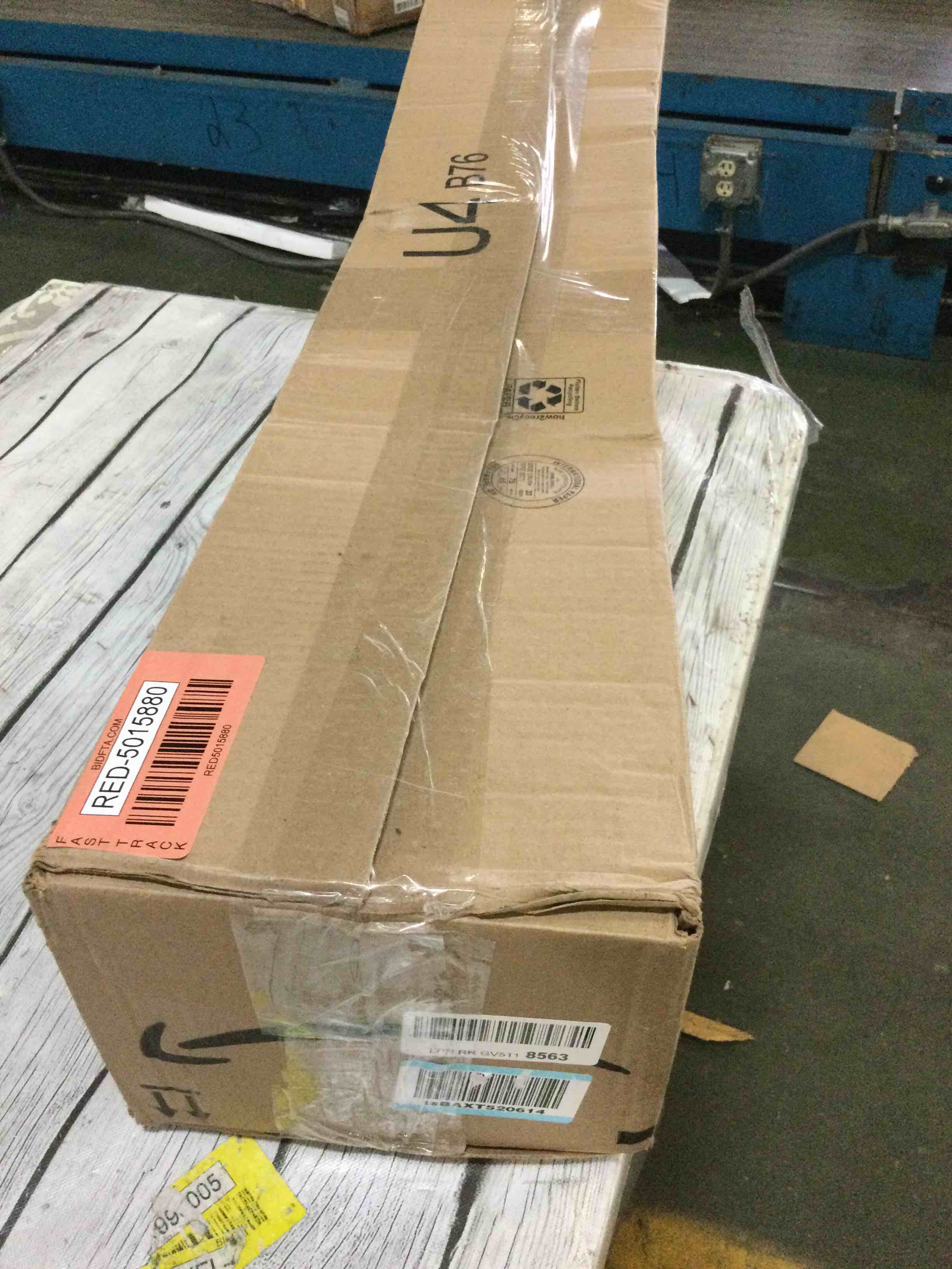 https://s3.amazonaws.com/lotting-images-prod/bidfta/RED5015880_1696607063916.jpeg