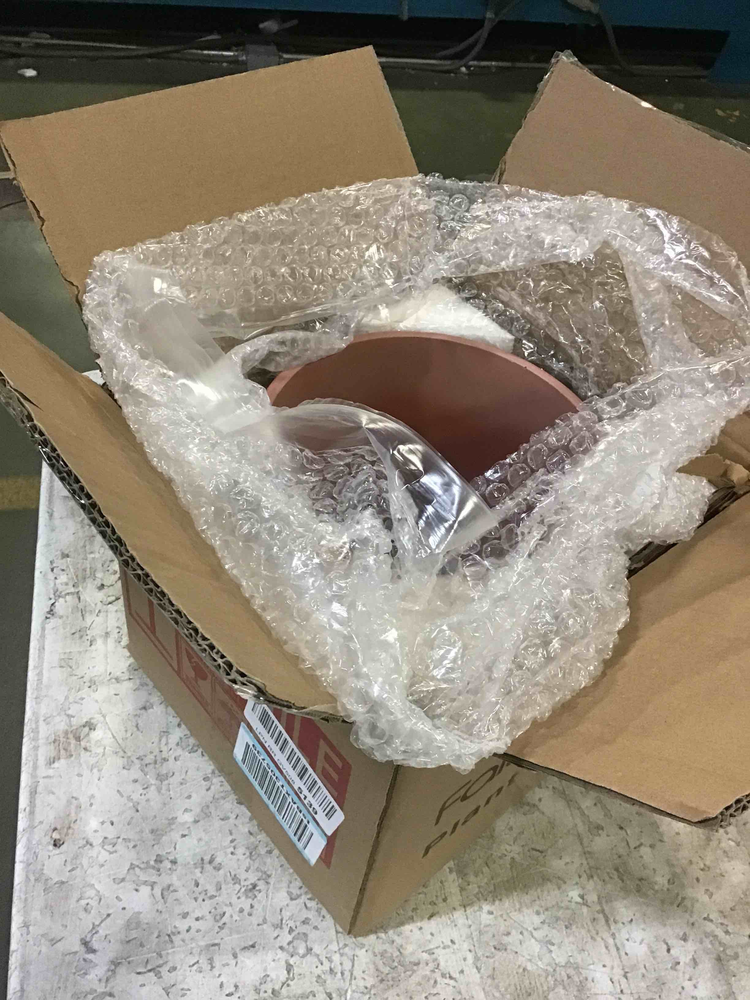 https://s3.amazonaws.com/lotting-images-prod/bidfta/RED5015961_1696851380011.jpeg