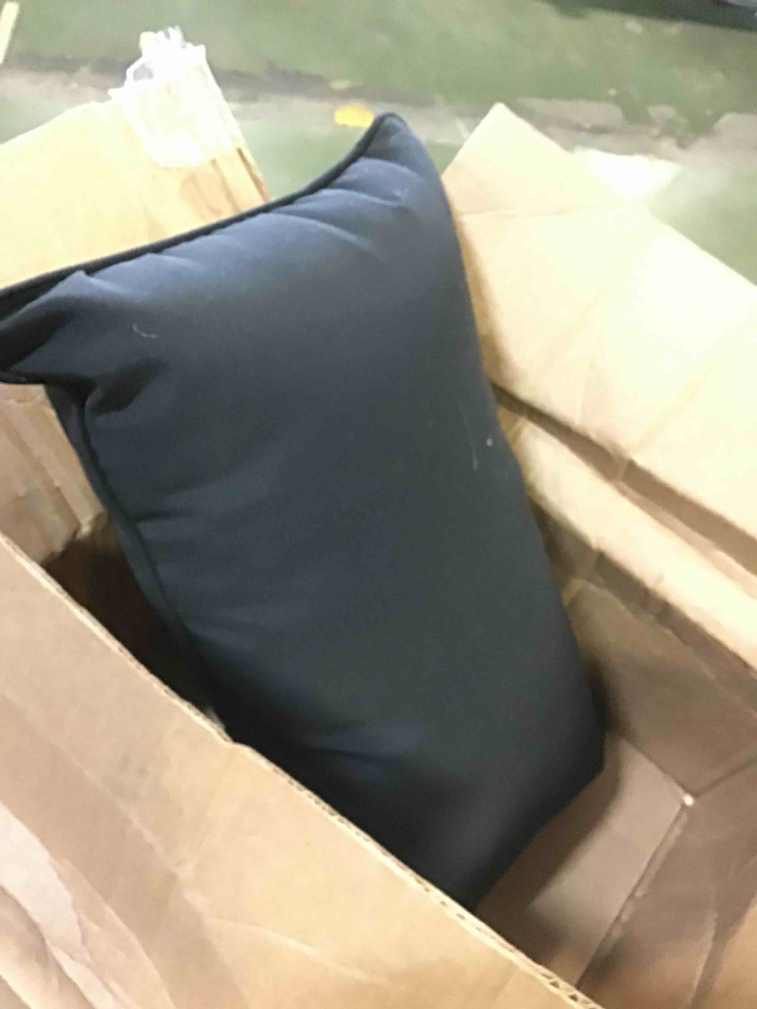 https://s3.amazonaws.com/lotting-images-prod/bidfta/RED5015995_1696857252727.jpeg