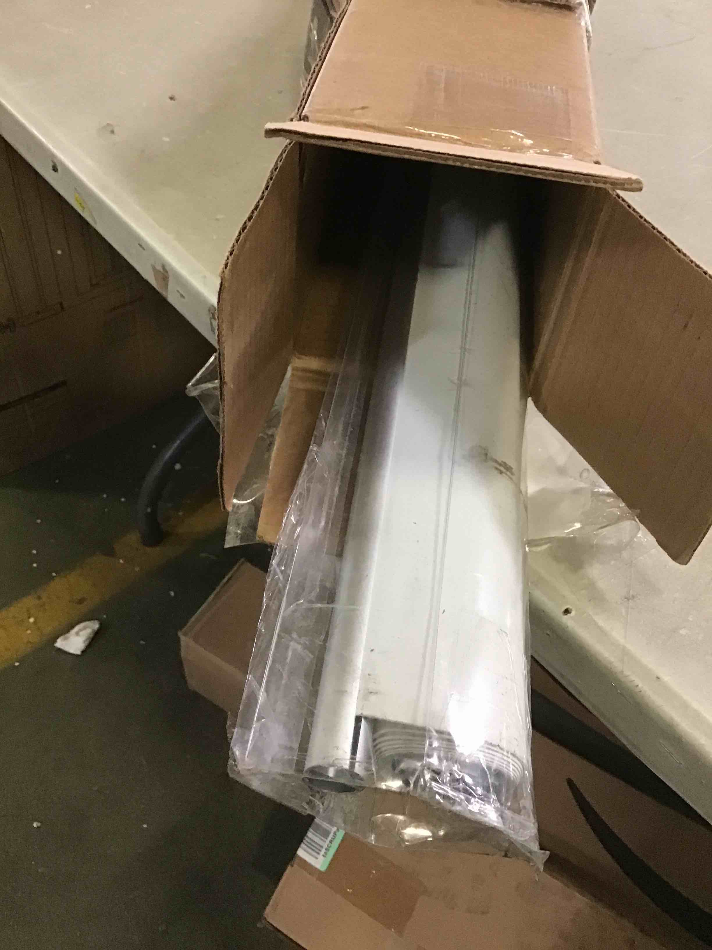 https://s3.amazonaws.com/lotting-images-prod/bidfta/RED5016361_1697037694855.jpeg