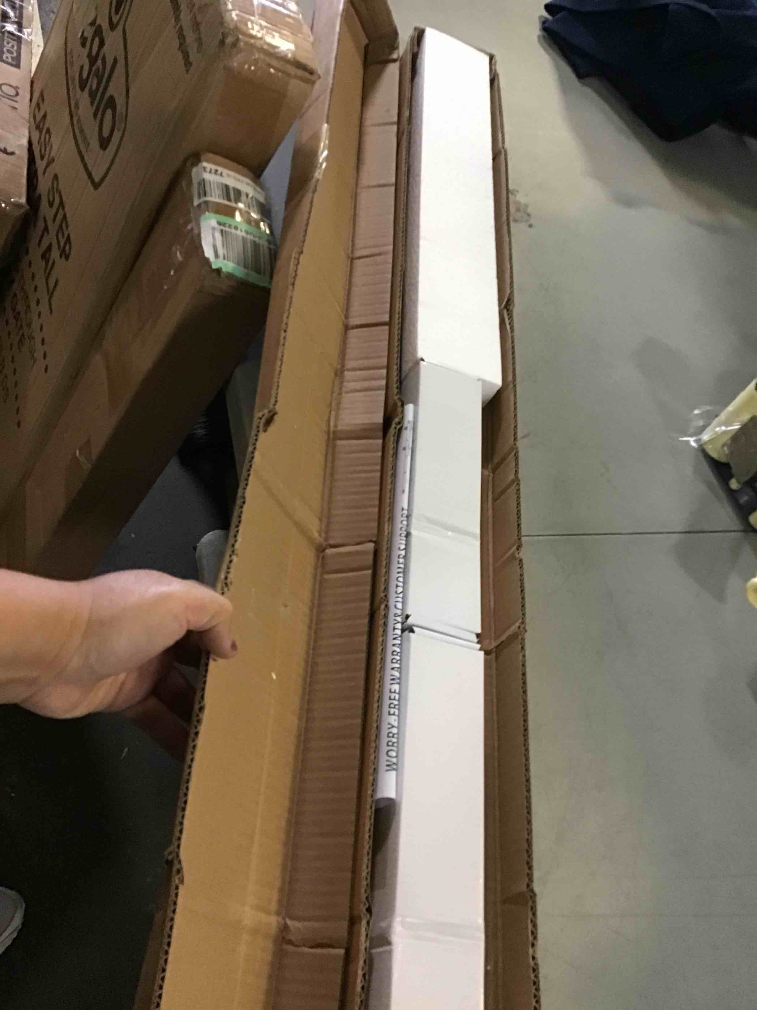 https://s3.amazonaws.com/lotting-images-prod/bidfta/RED5016580_1695404587809.jpeg